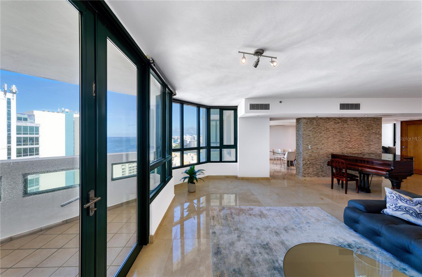 35 MUNOZ RIVERA AVE #1902