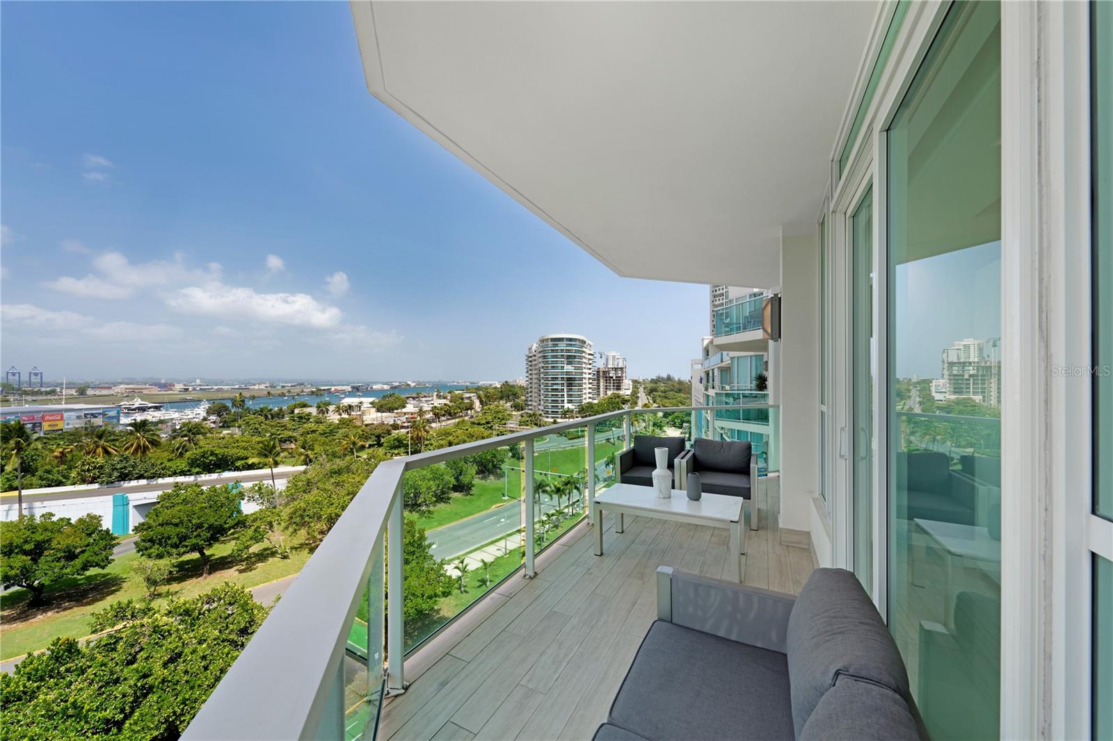 25 MUNOZ RIVERA AVE #813