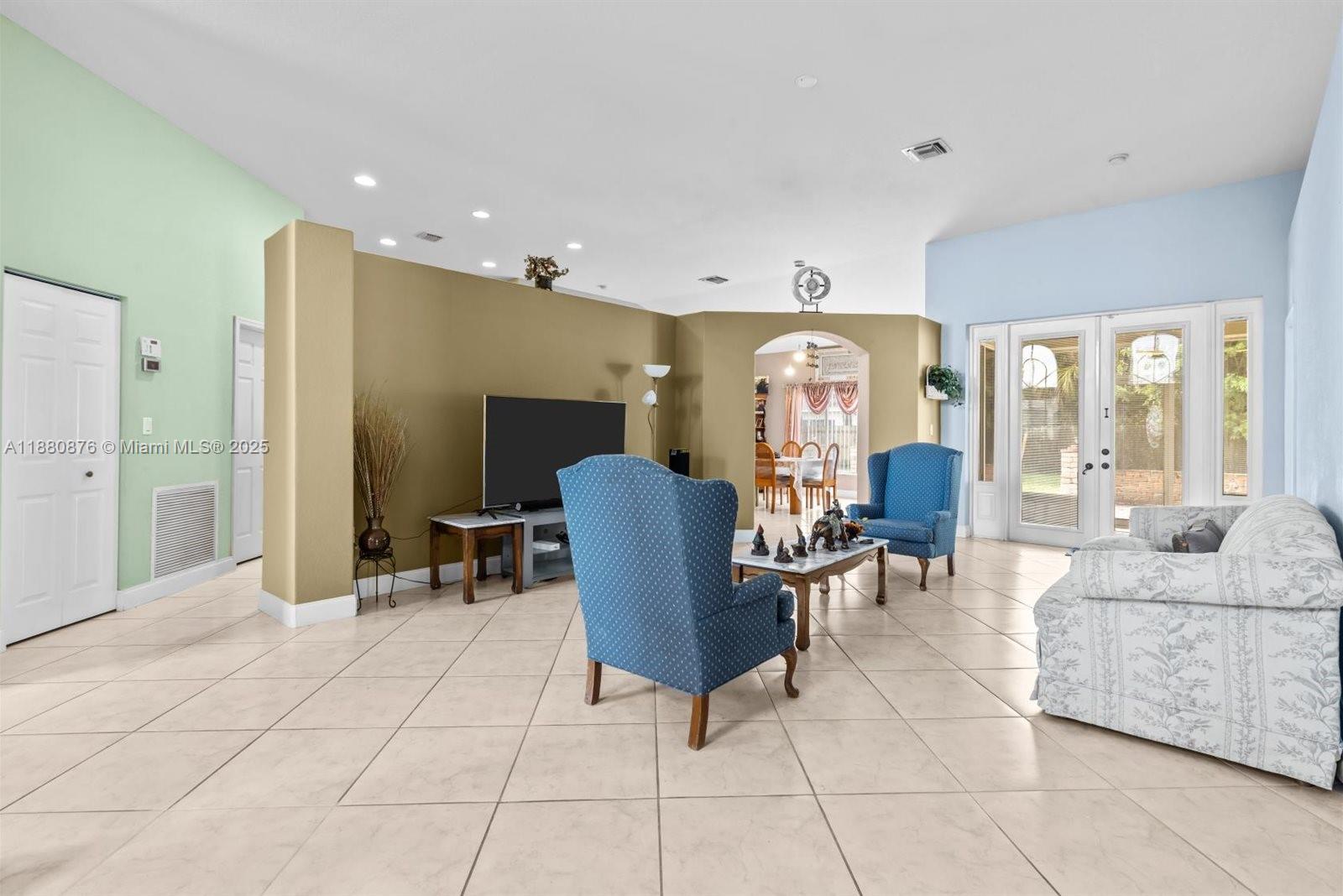 566 SW Halifax Ave, Port St. Lucie