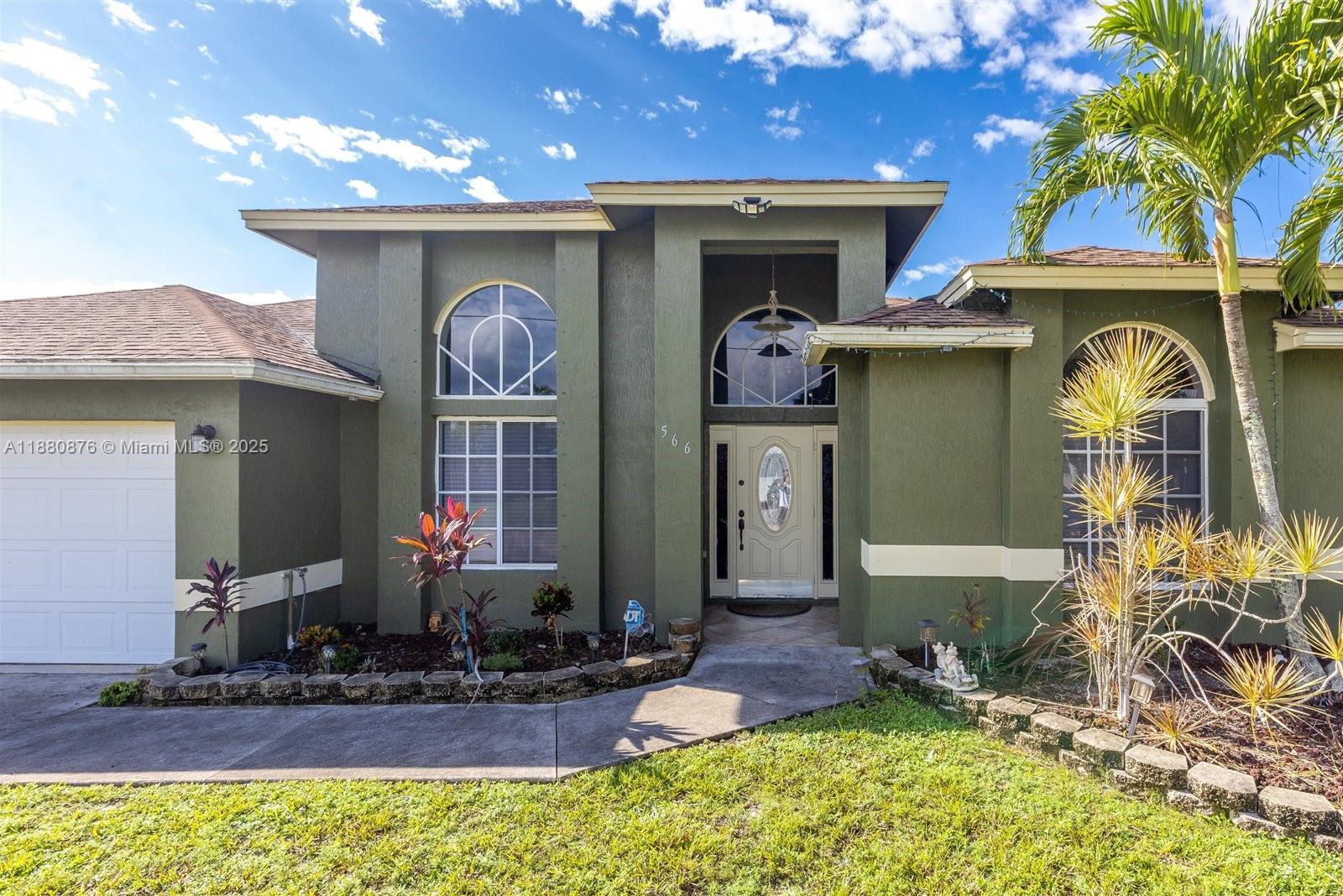 566 SW Halifax Ave, Port St. Lucie