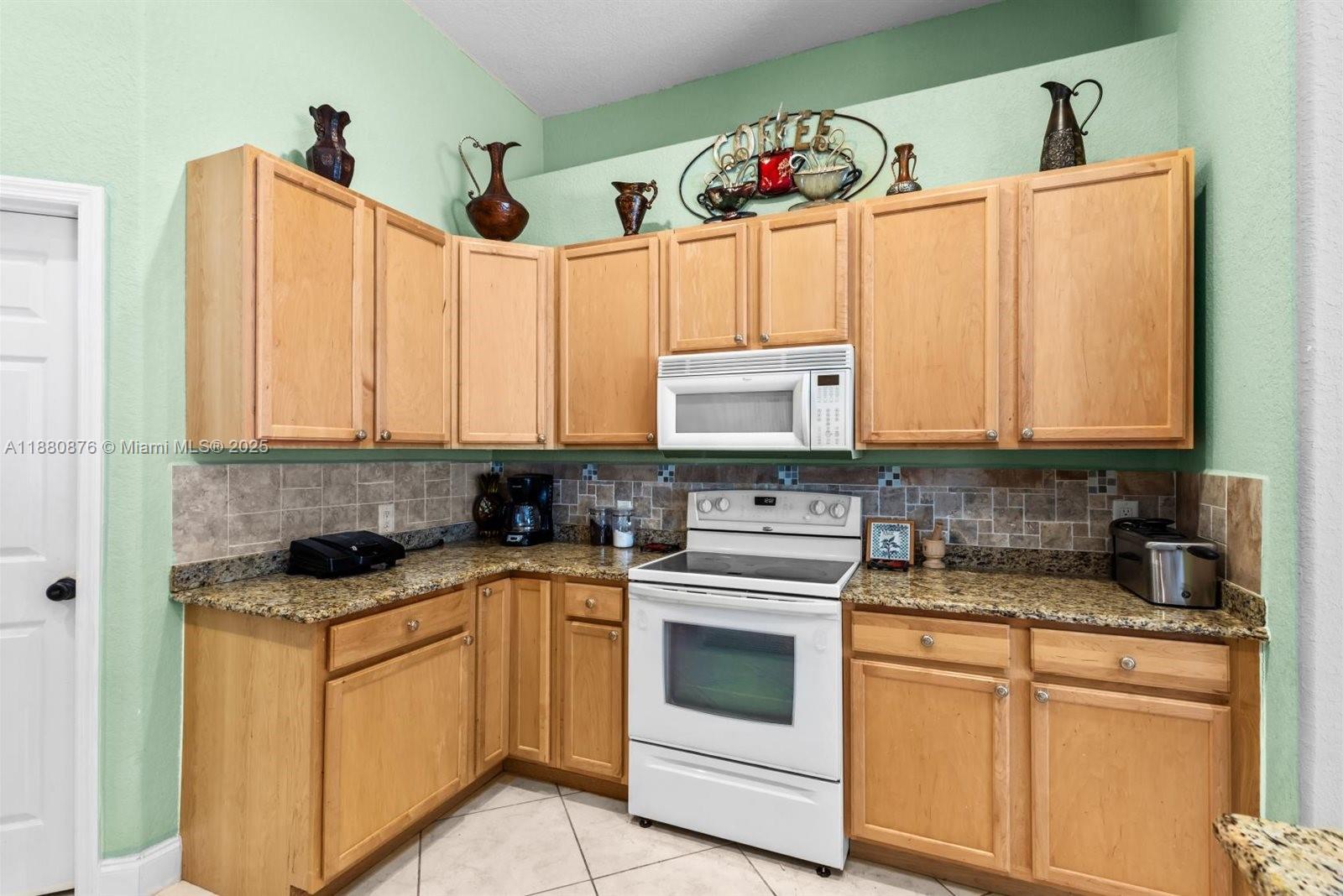 566 SW Halifax Ave, Port St. Lucie