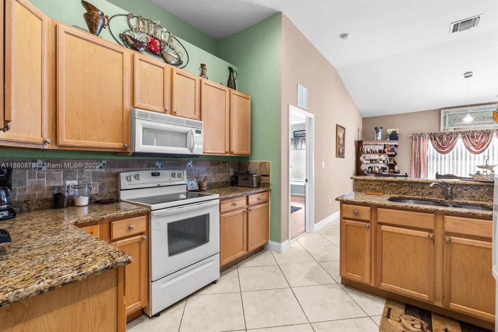 566 SW Halifax Ave, Port St. Lucie
