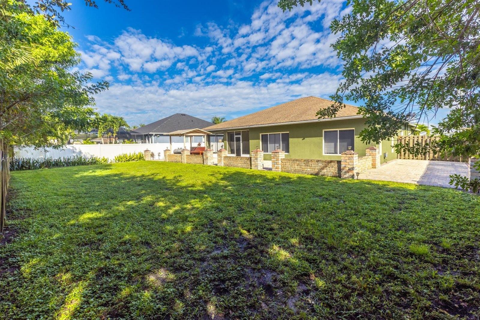 566 SW Halifax Ave, Port St. Lucie