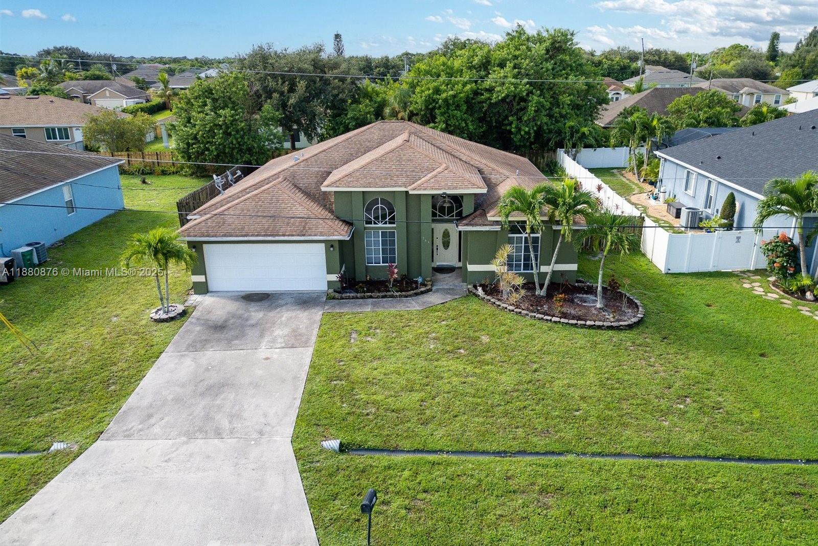 566 SW Halifax Ave, Port St. Lucie
