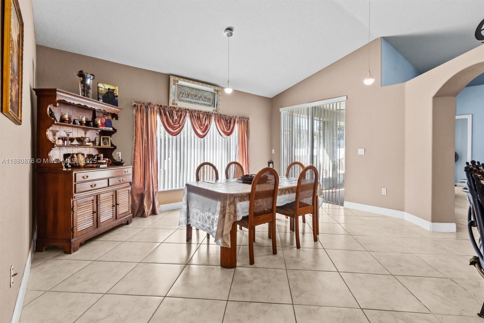 566 SW Halifax Ave, Port St. Lucie