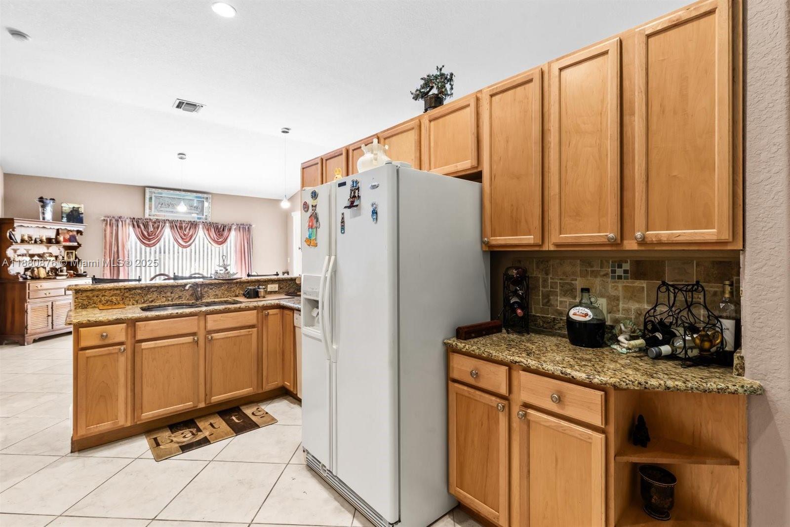 566 SW Halifax Ave, Port St. Lucie