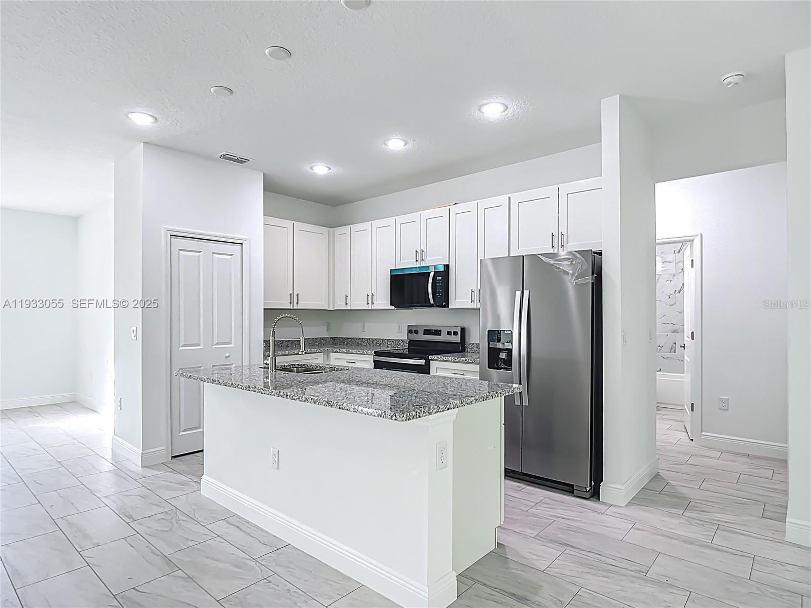 5736 N CLAREMONT DRIVE