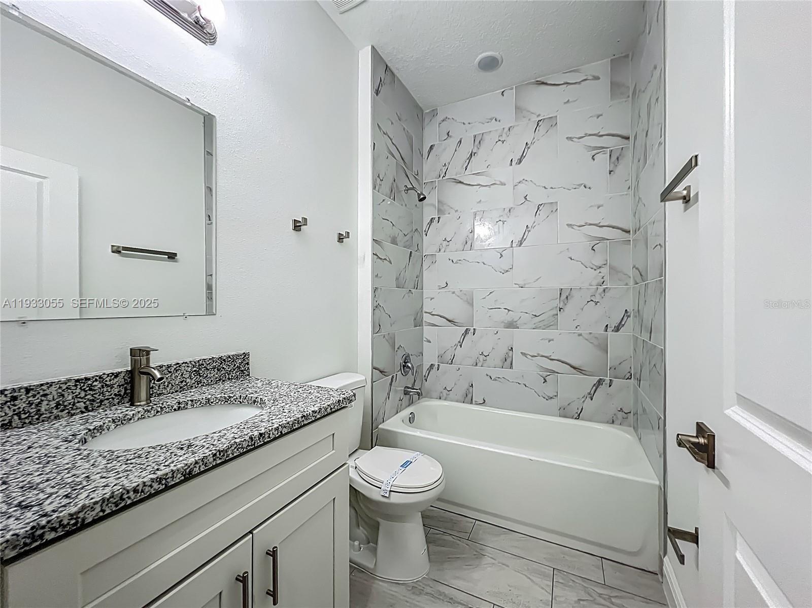 5736 N CLAREMONT DRIVE