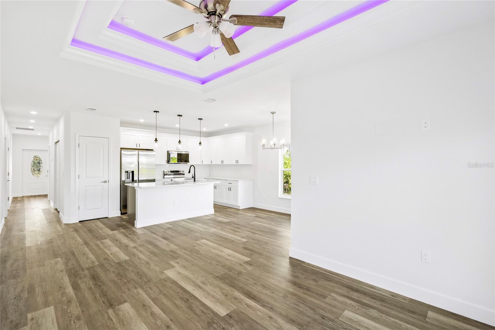24 DONLON DR