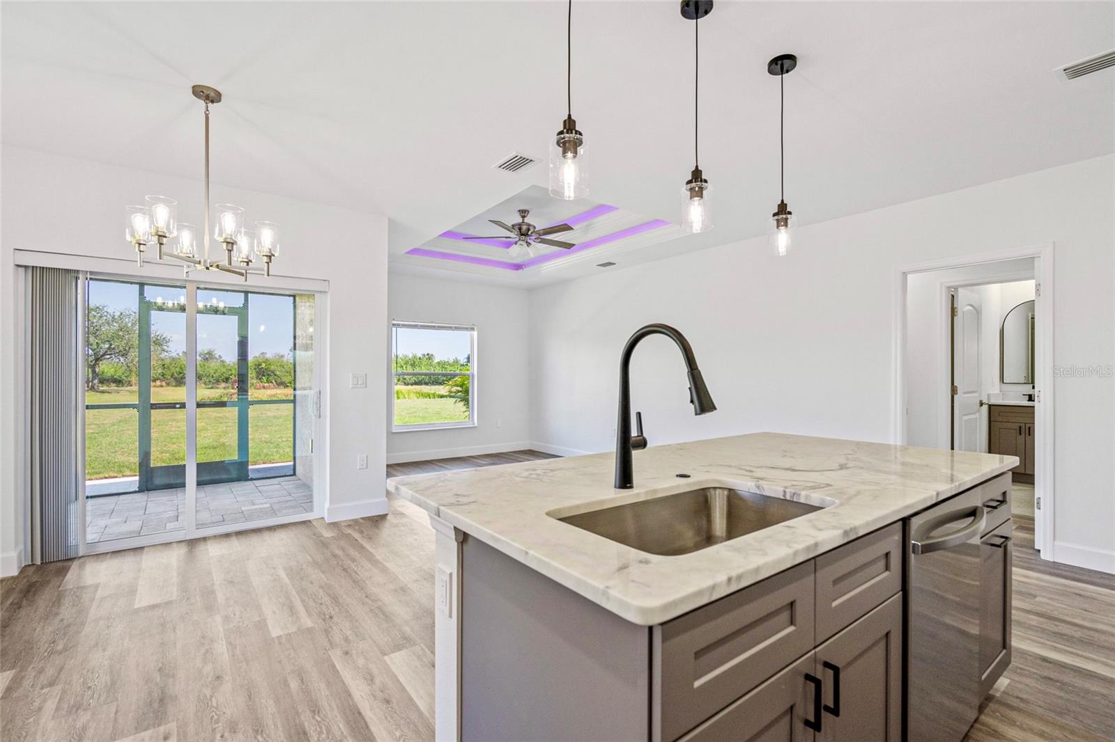 24 DONLON DR