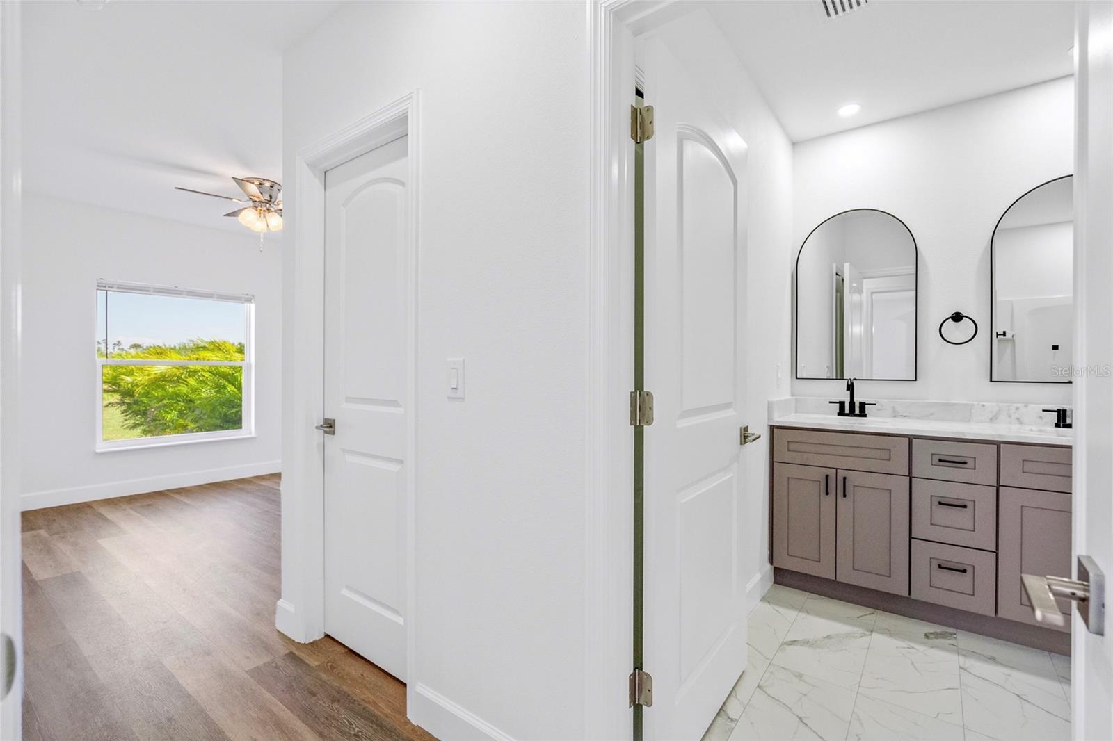 24 DONLON DR