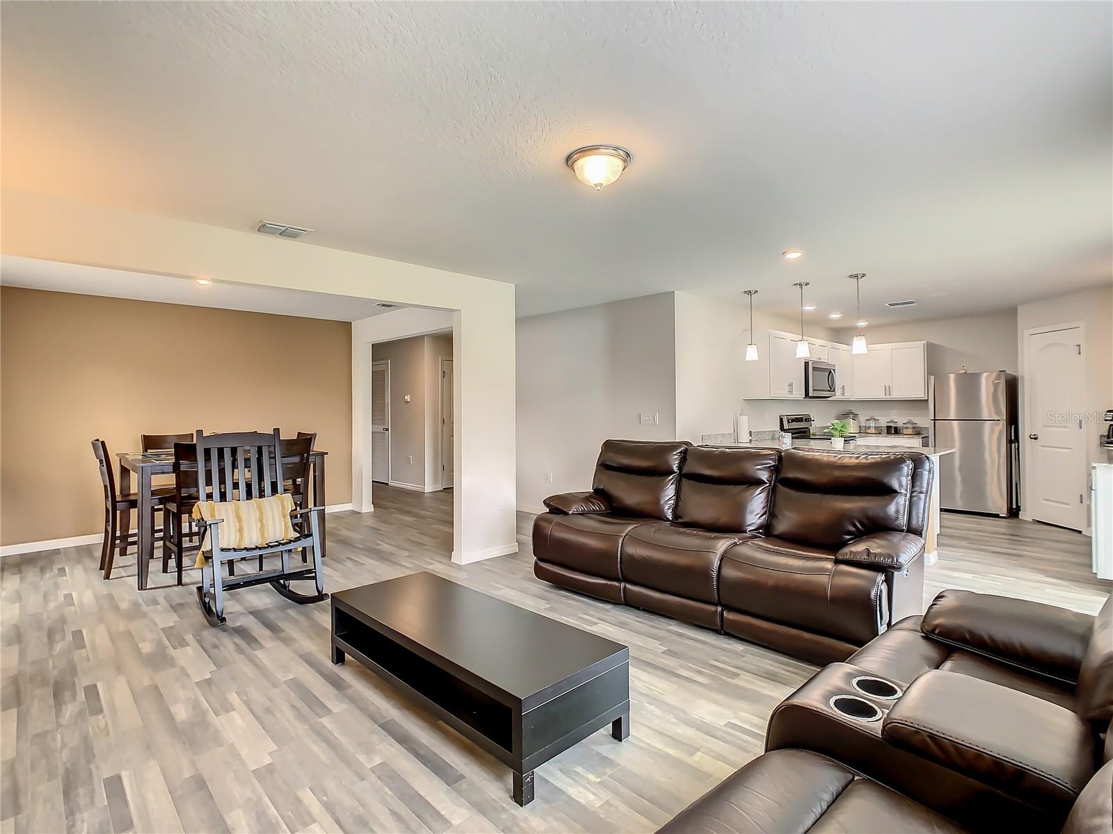 1235 APOPKA LN