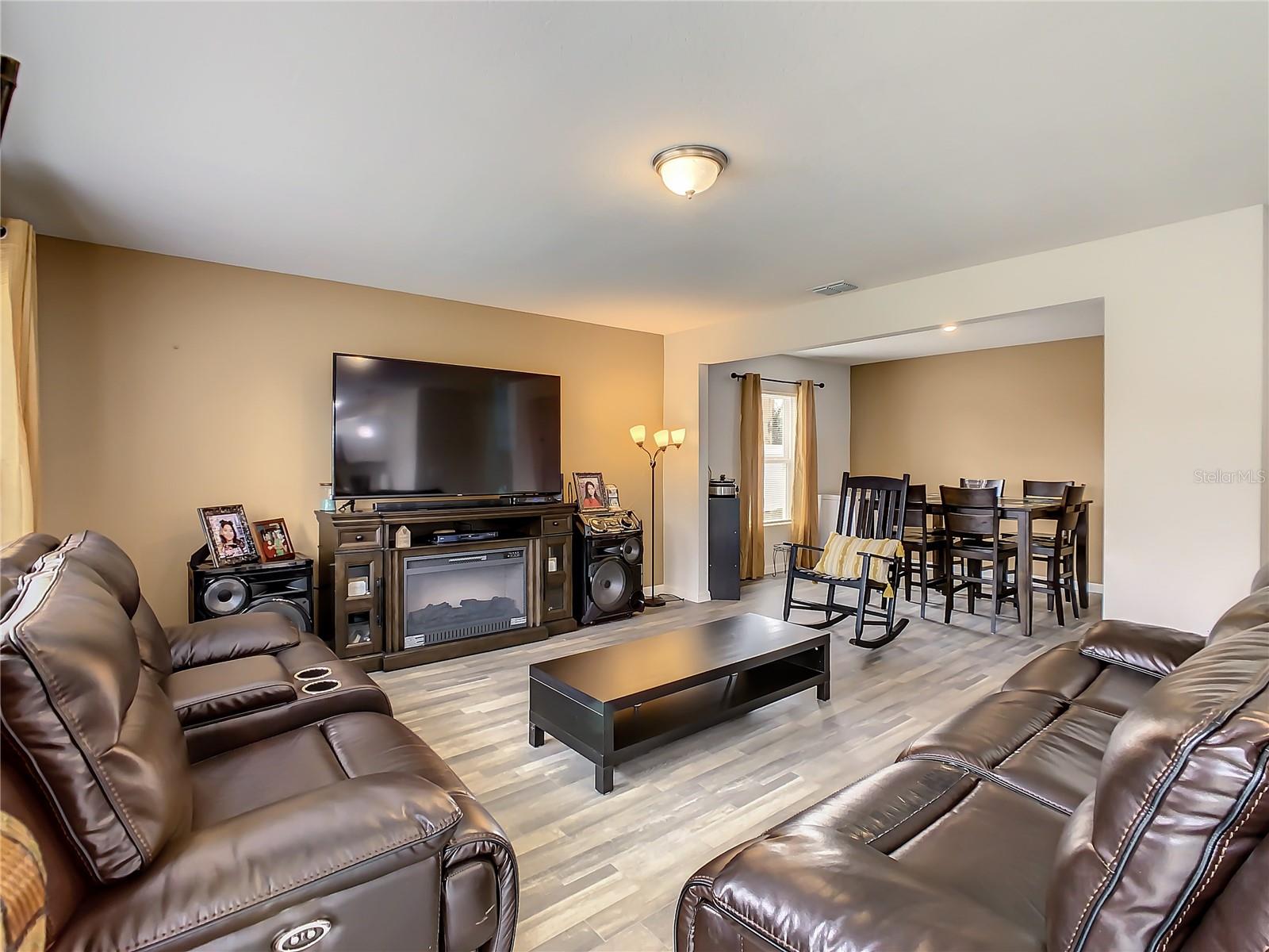 1235 APOPKA LN