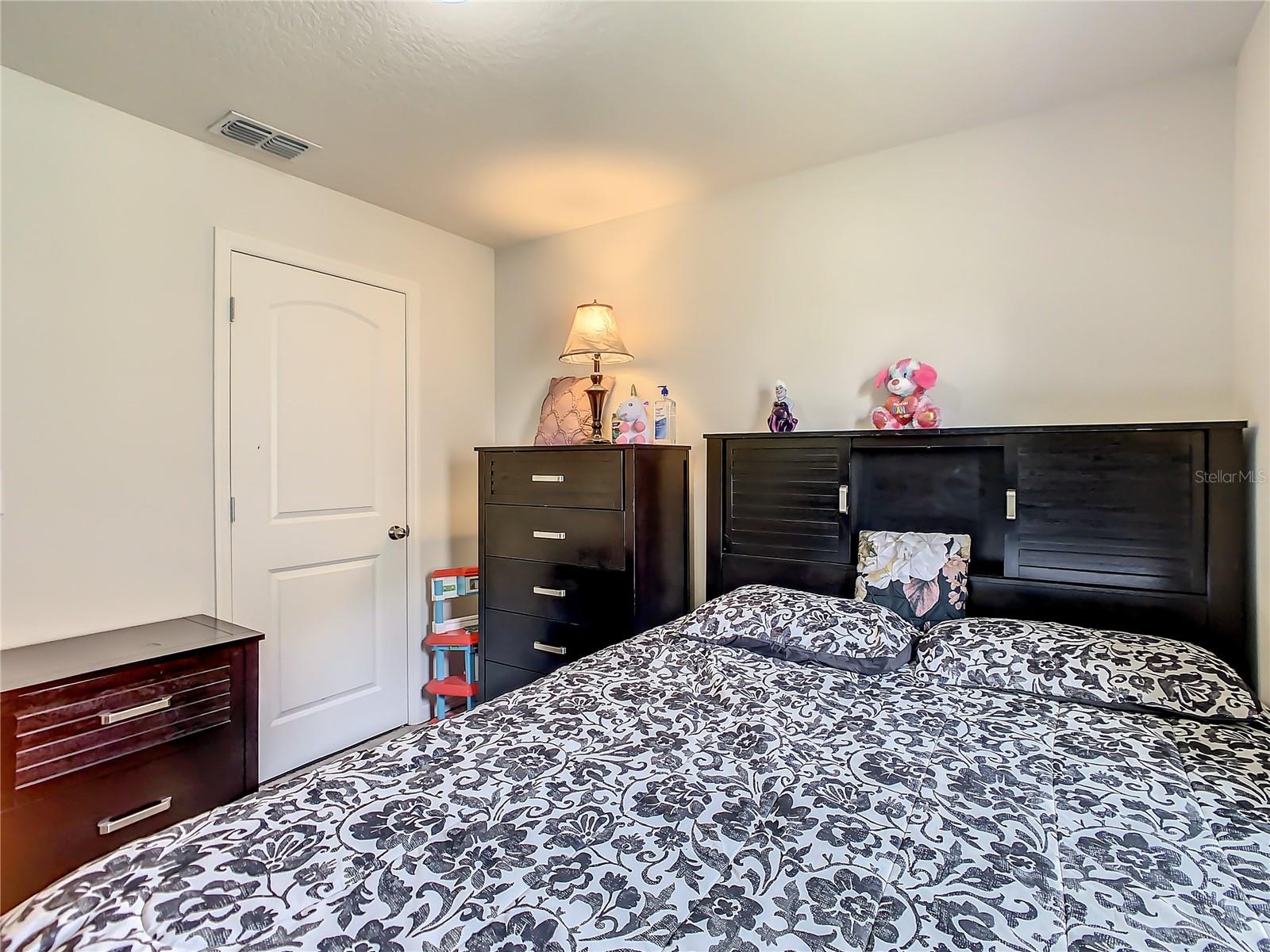 1235 APOPKA LN