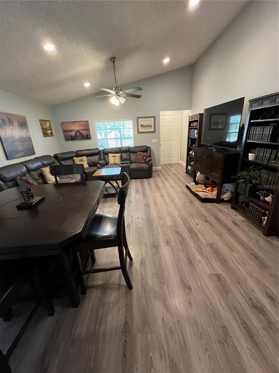 1538 LAWNDALE CIR