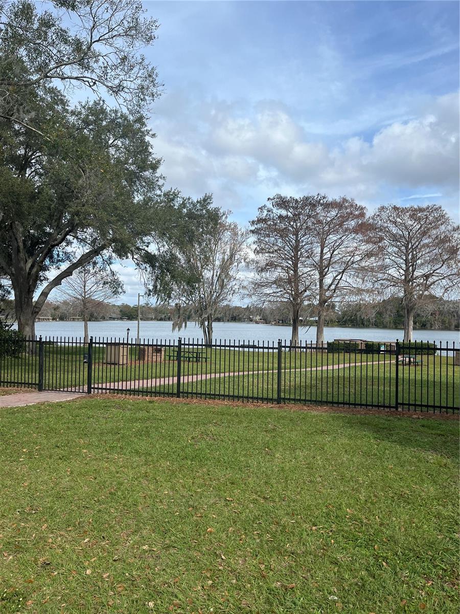 1538 LAWNDALE CIR