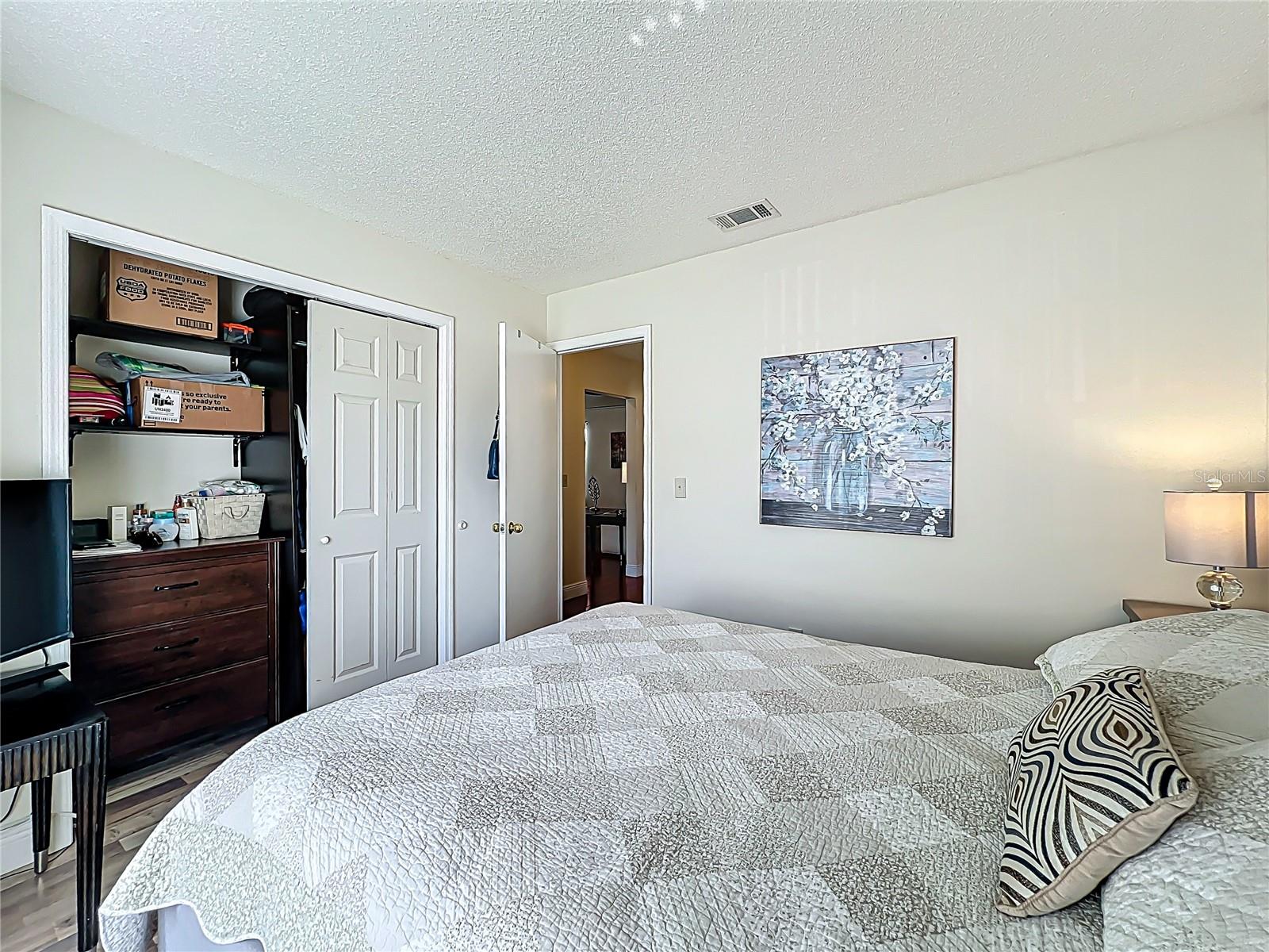 6559 GROSVENOR LN