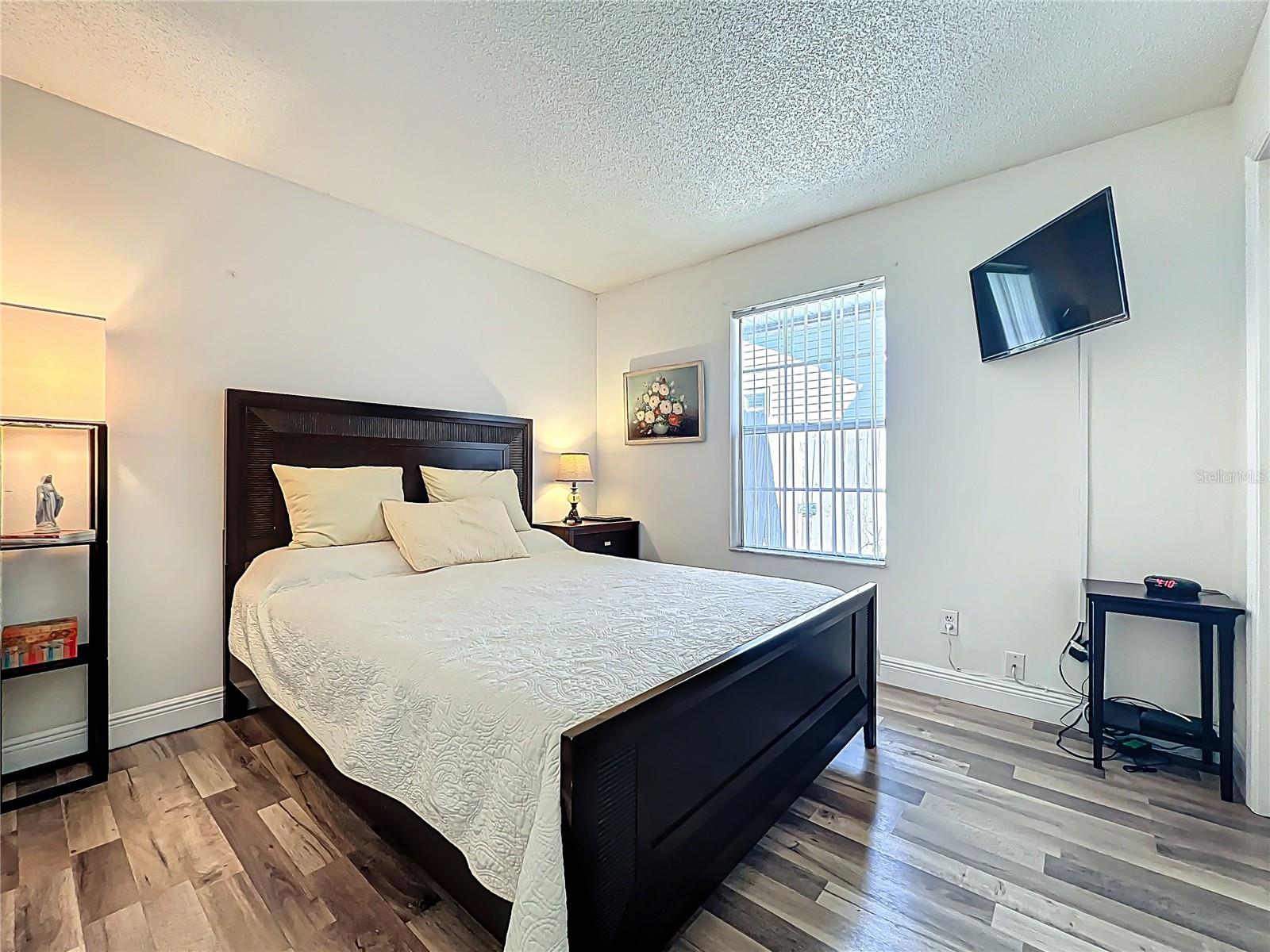 6559 GROSVENOR LN