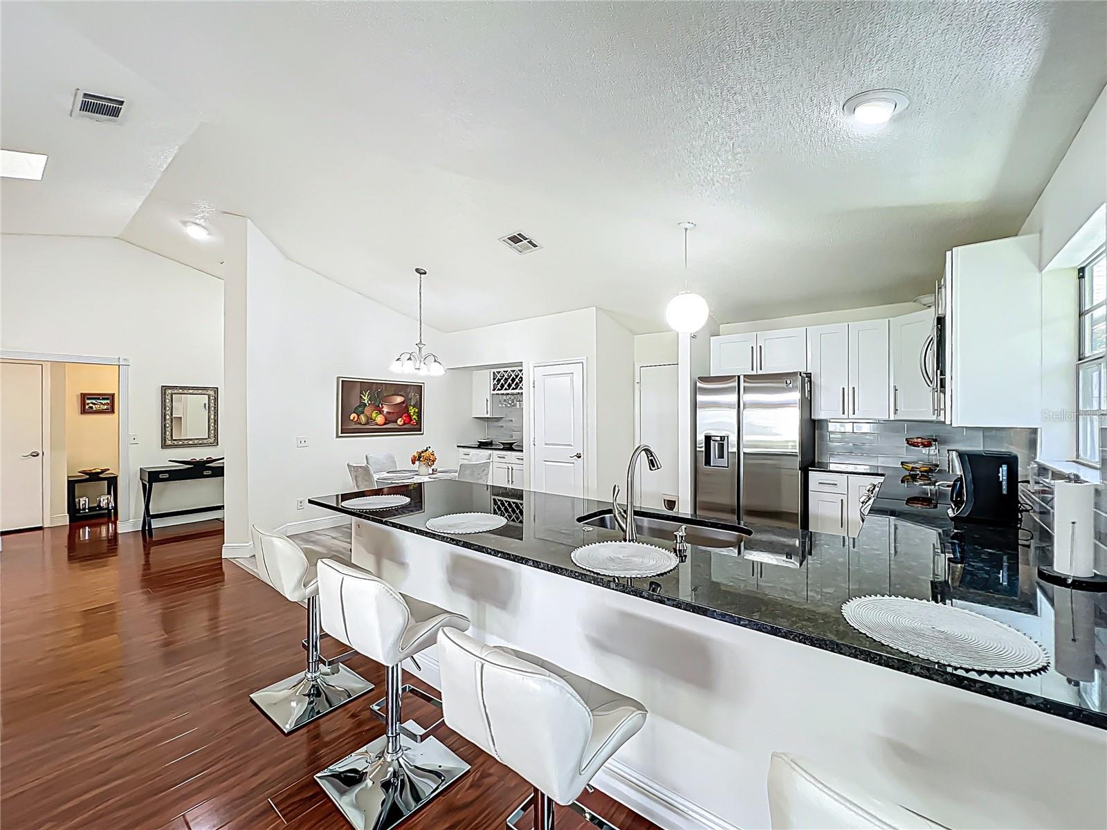 6559 GROSVENOR LN