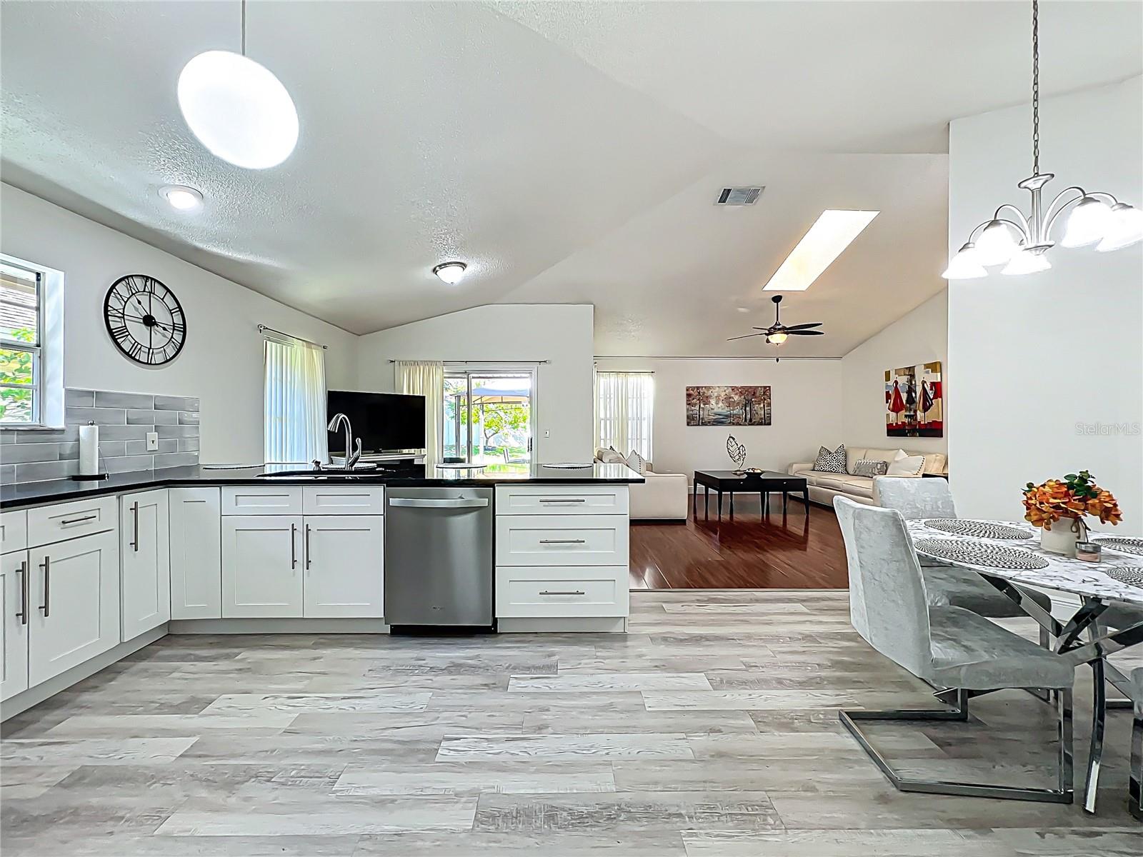 6559 GROSVENOR LN