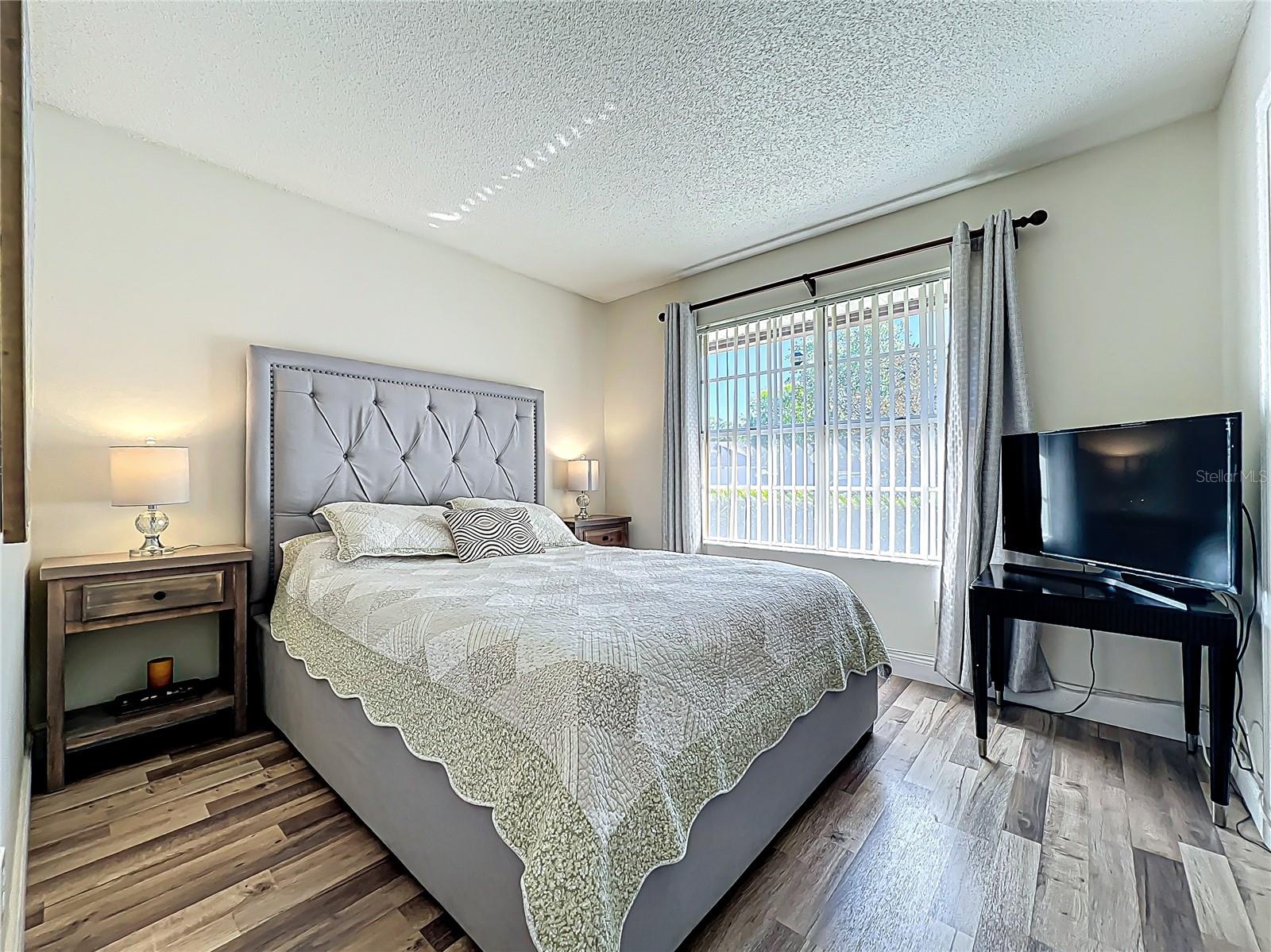 6559 GROSVENOR LN