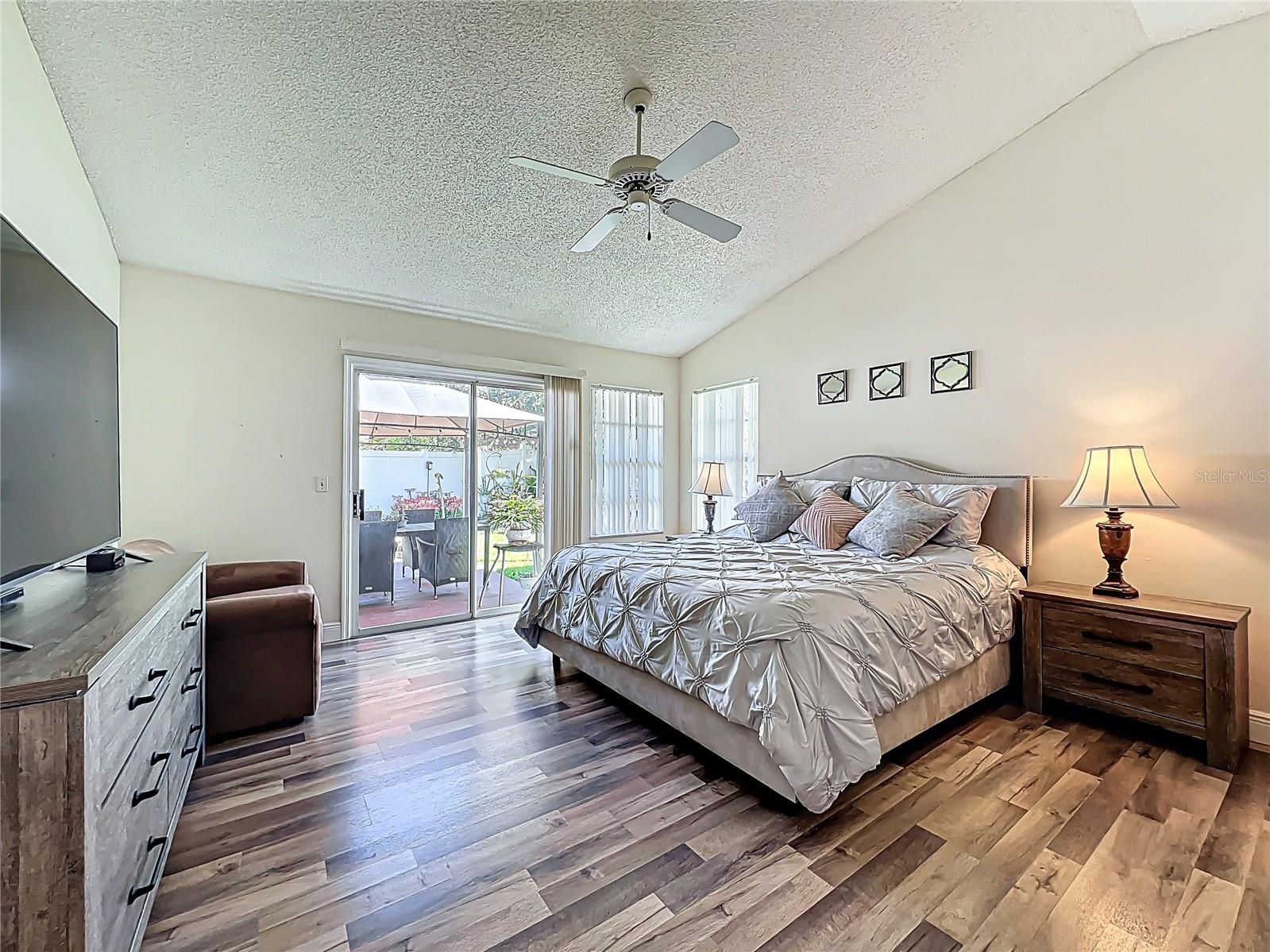 6559 GROSVENOR LN