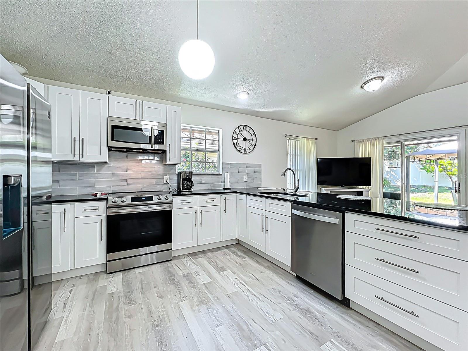 6559 GROSVENOR LN