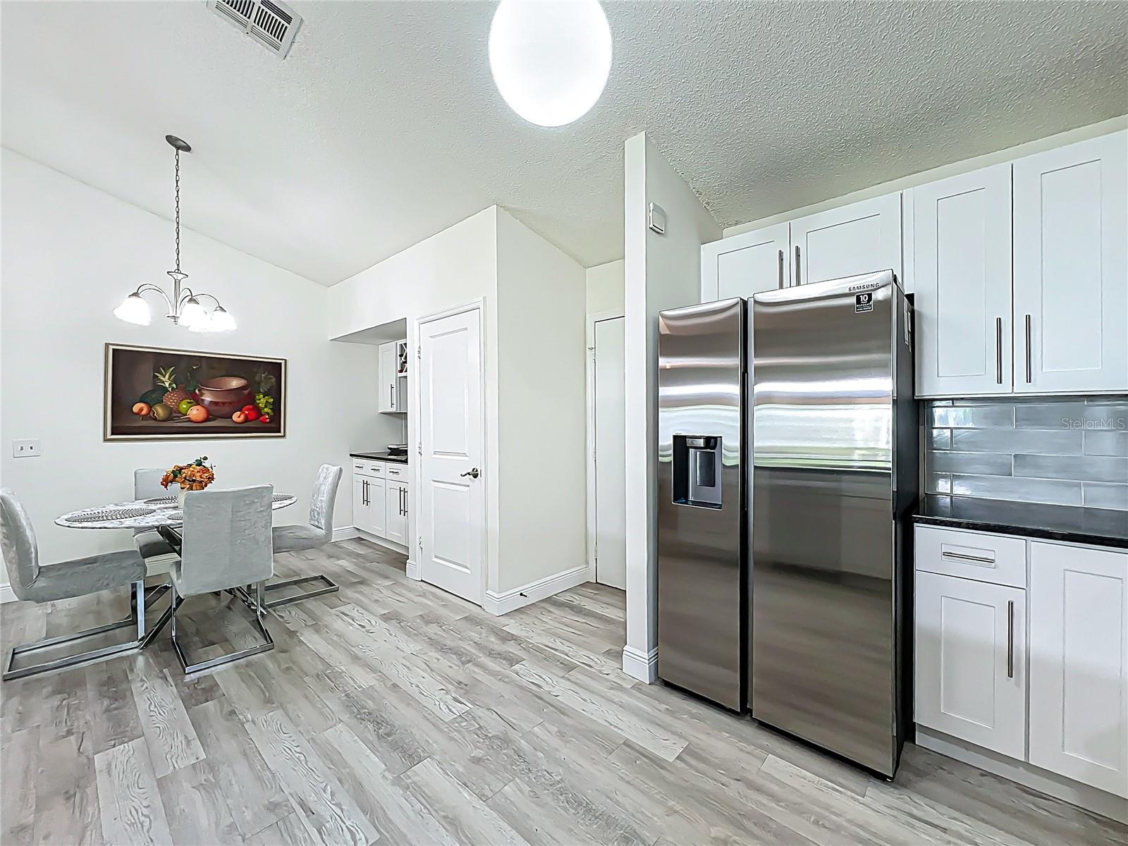 6559 GROSVENOR LN
