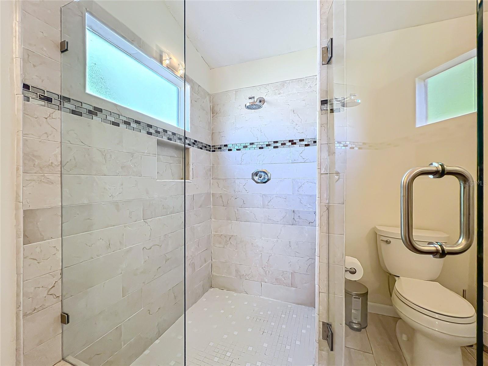 6559 GROSVENOR LN