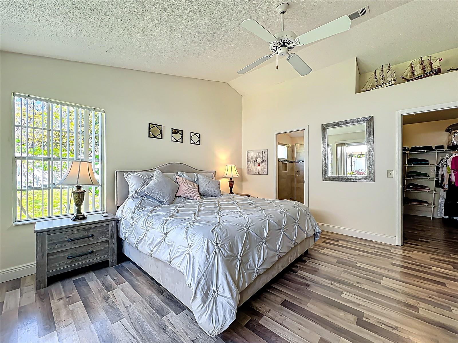 6559 GROSVENOR LN