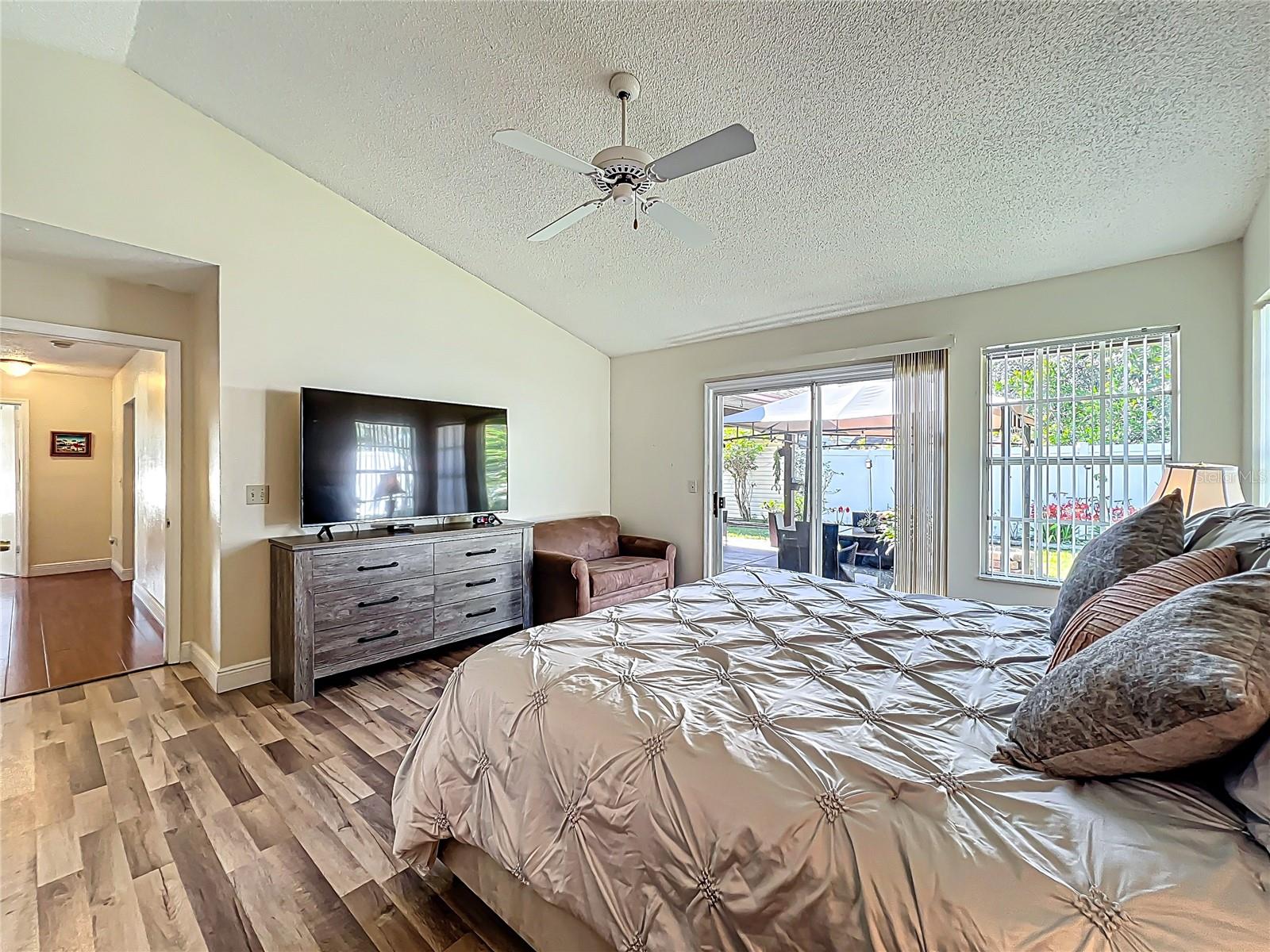 6559 GROSVENOR LN