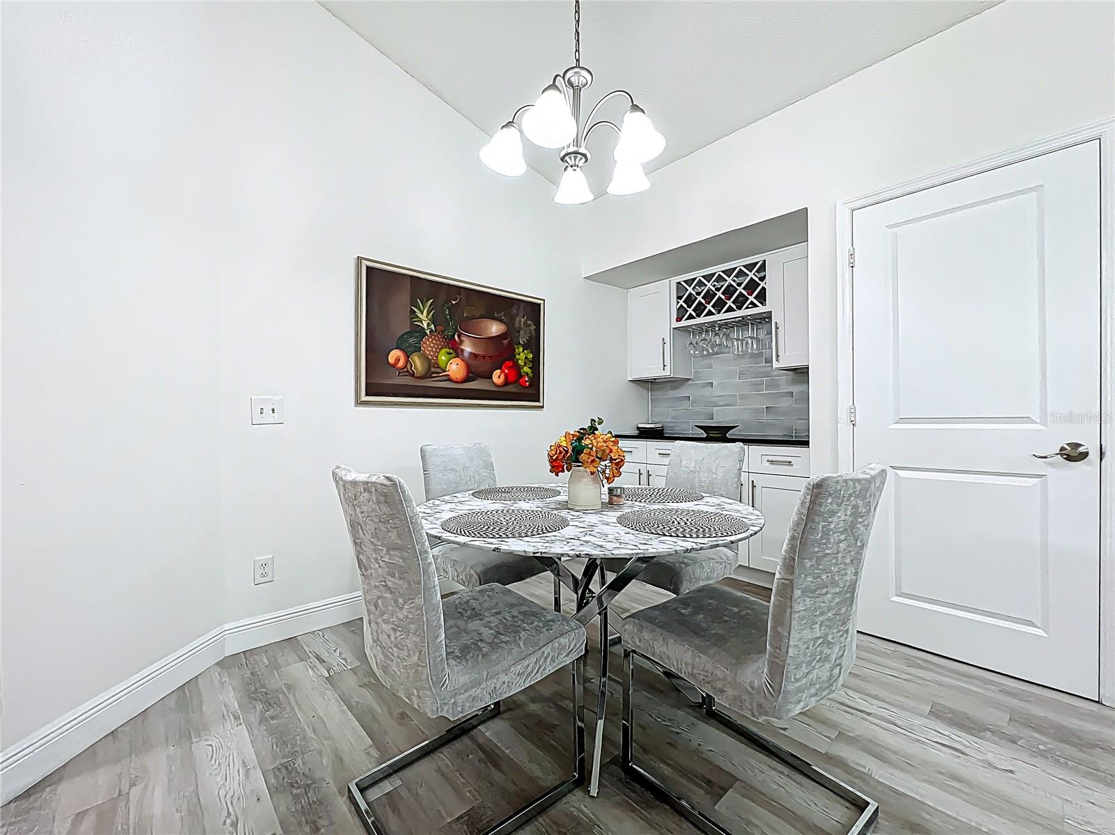 6559 GROSVENOR LN