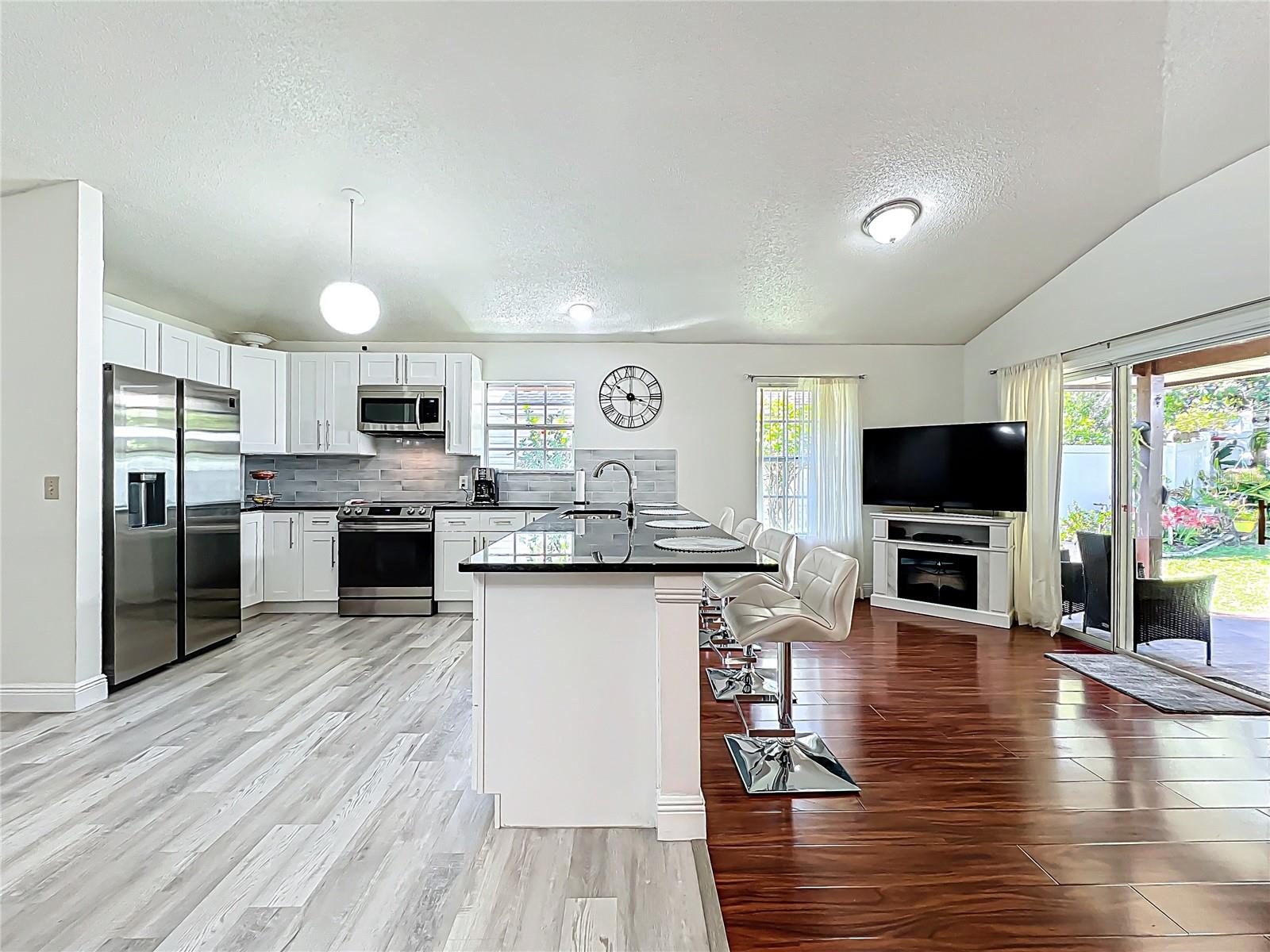 6559 GROSVENOR LN