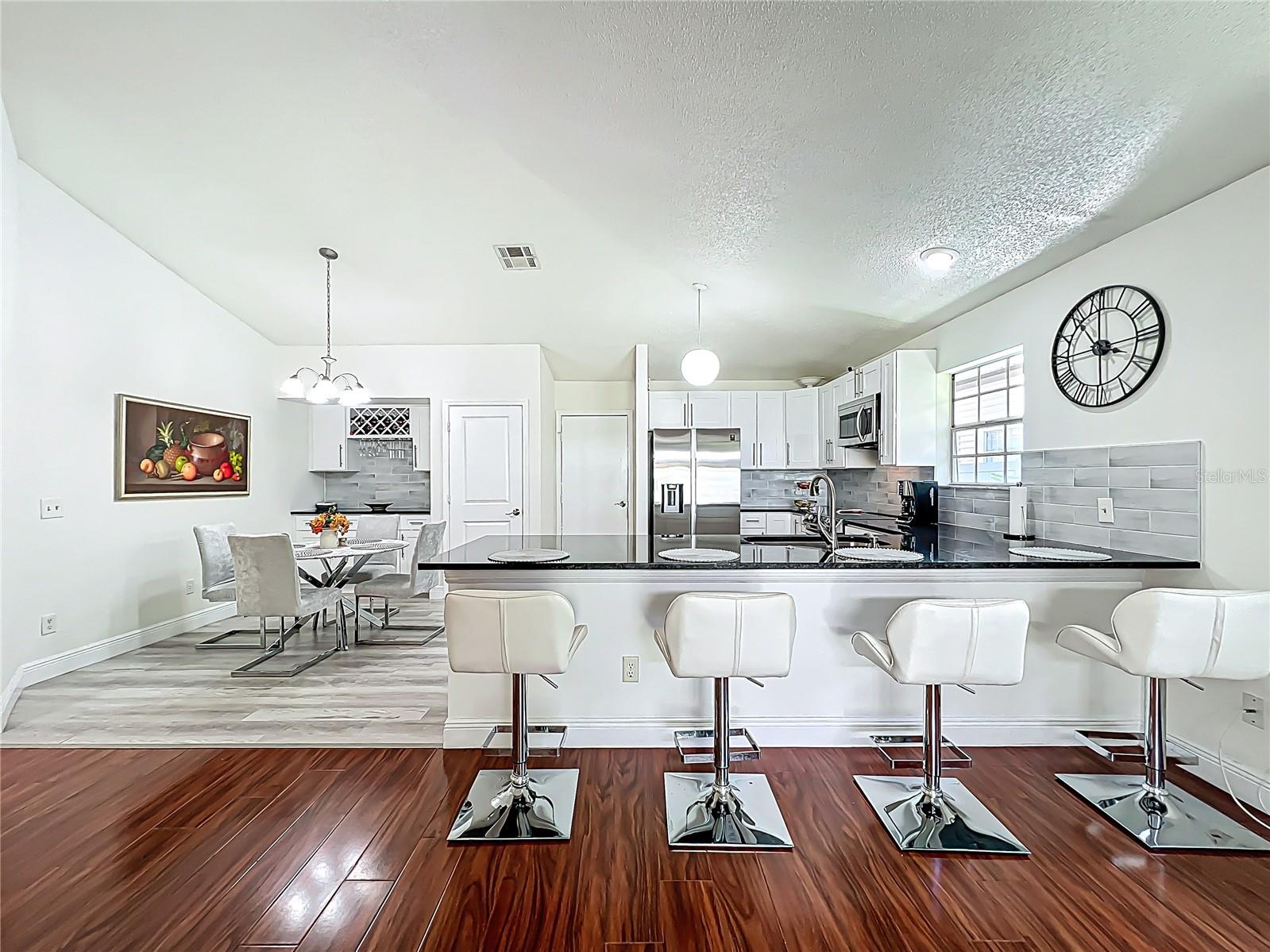 6559 GROSVENOR LN