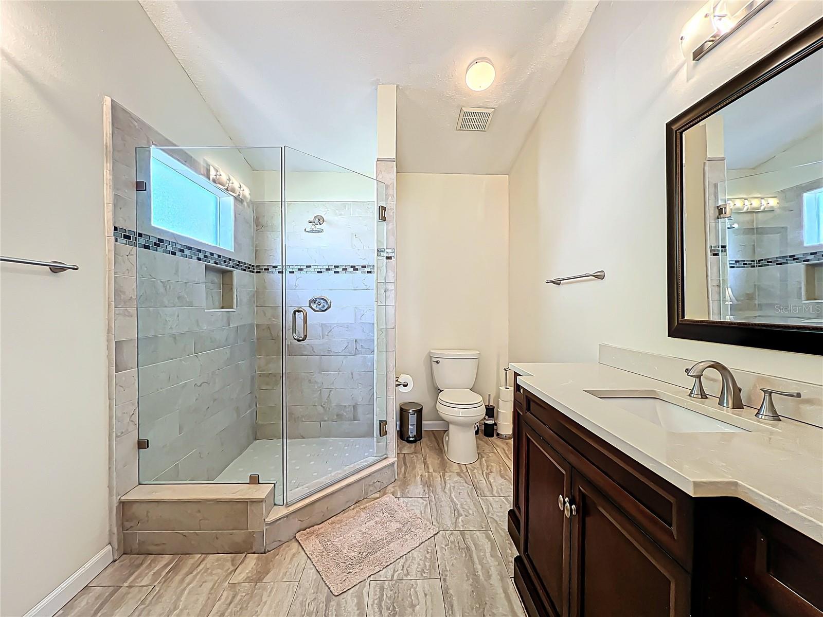 6559 GROSVENOR LN