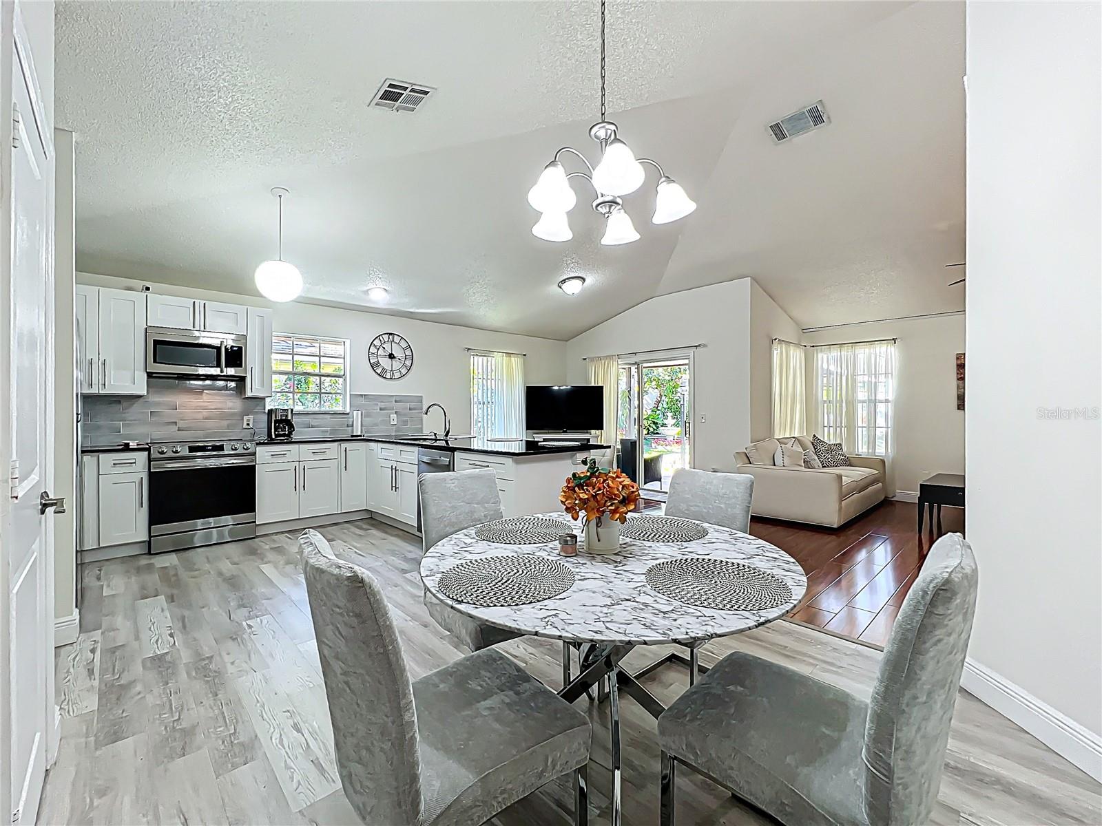 6559 GROSVENOR LN