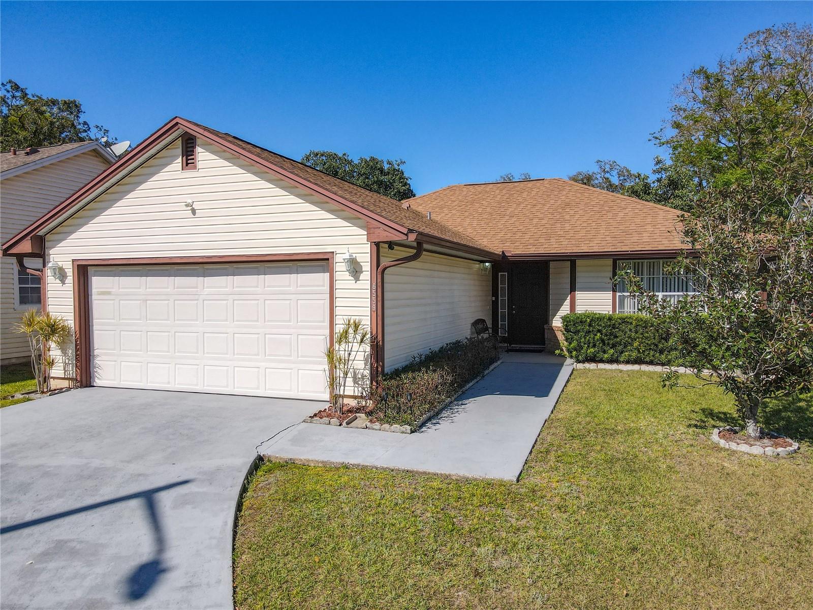 6559 GROSVENOR LN