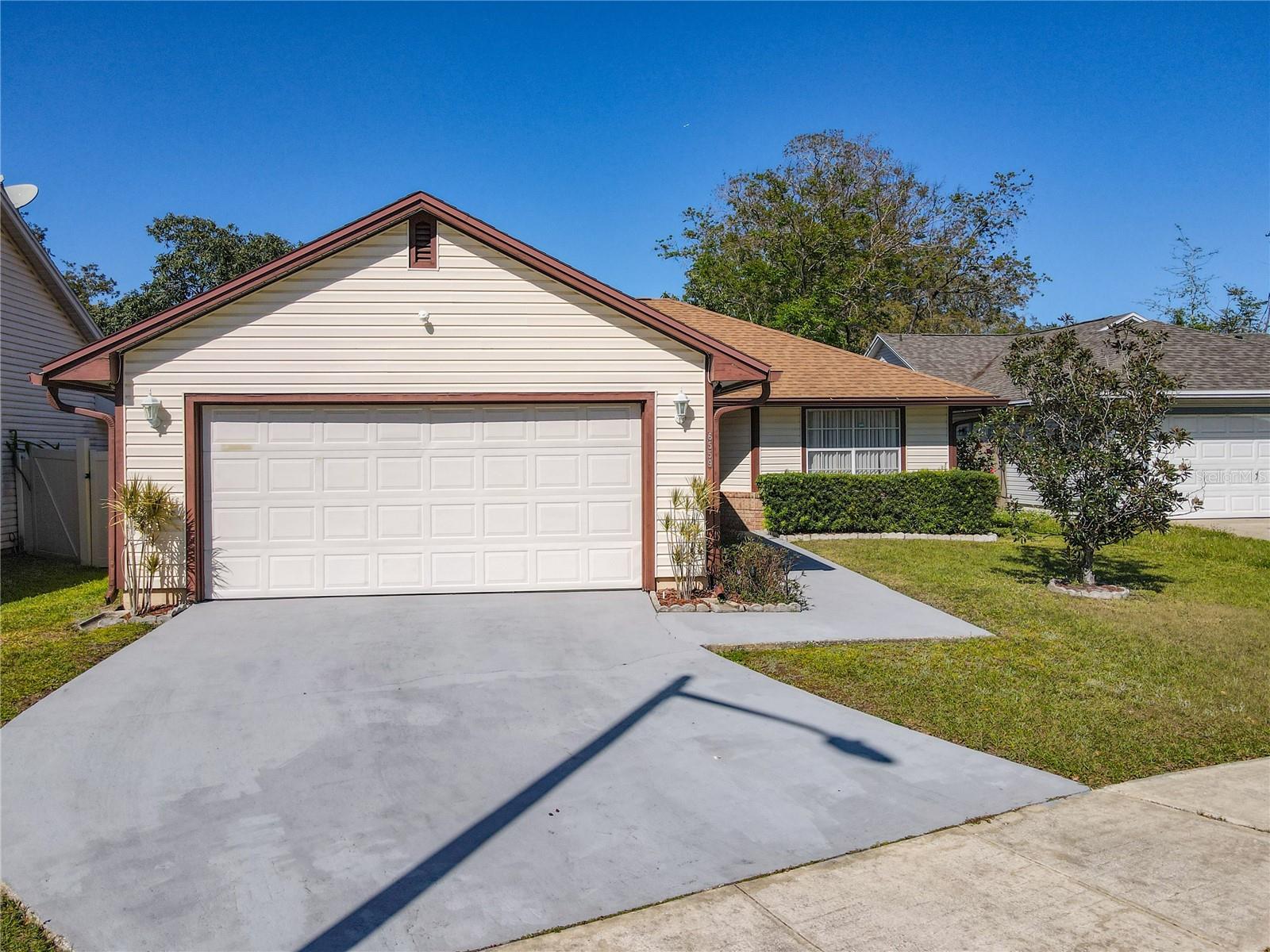 6559 GROSVENOR LN
