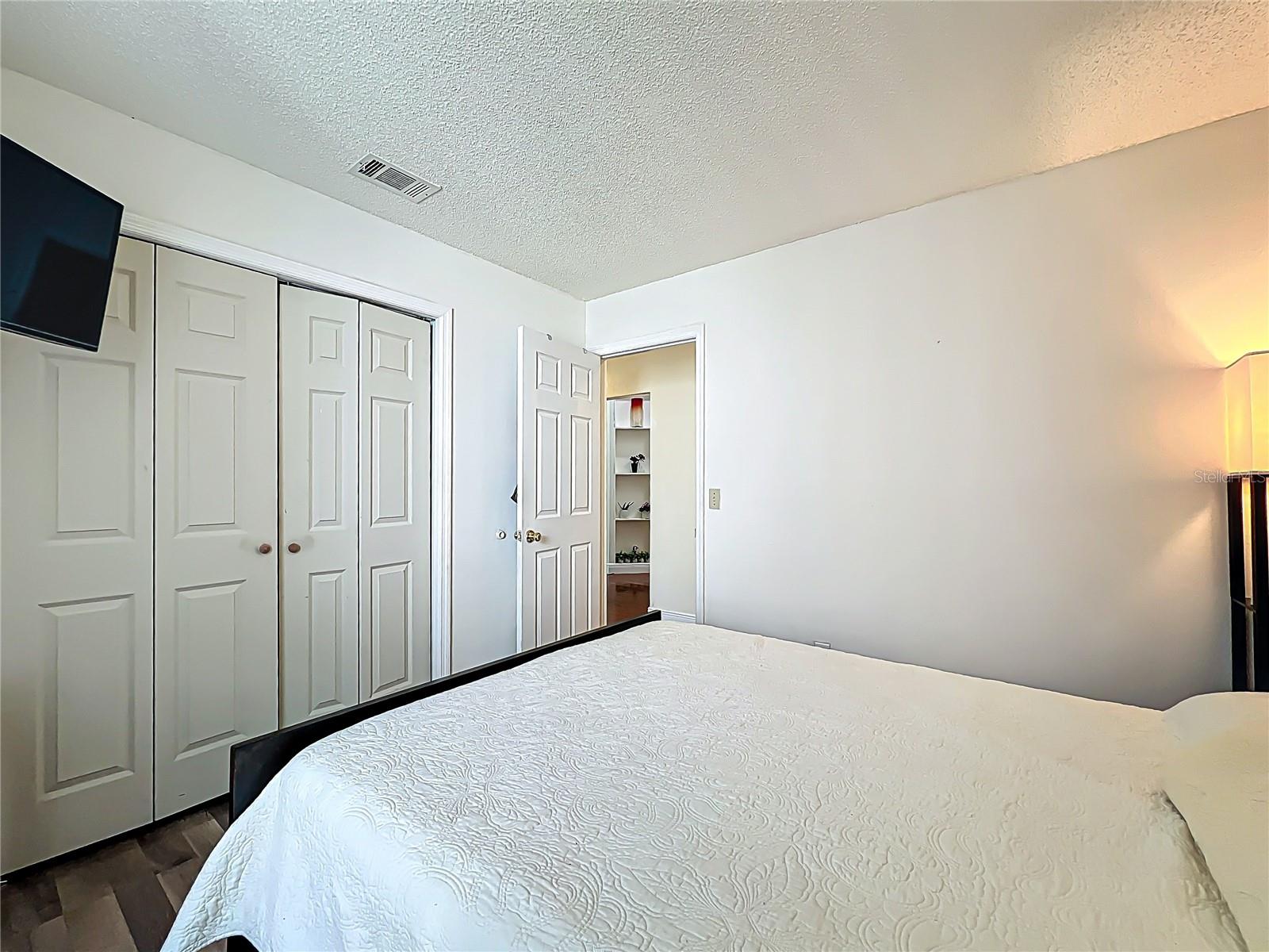 6559 GROSVENOR LN