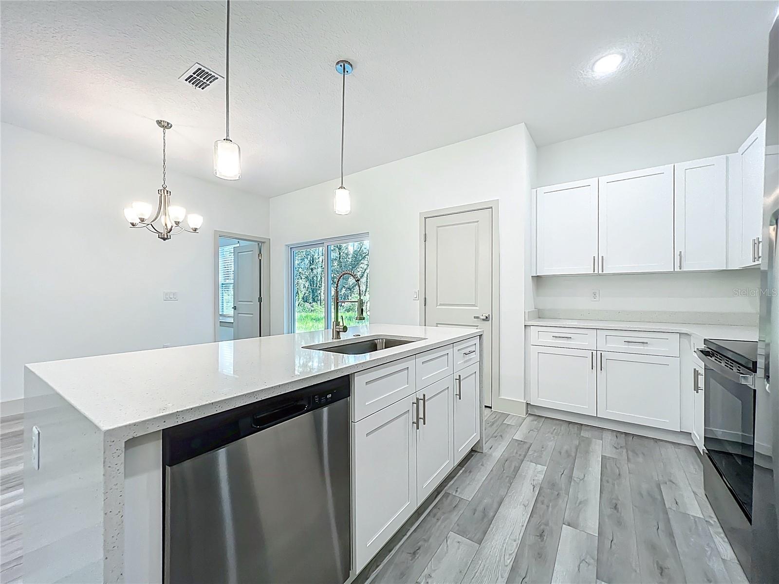 11570 N KENLAKE CIR