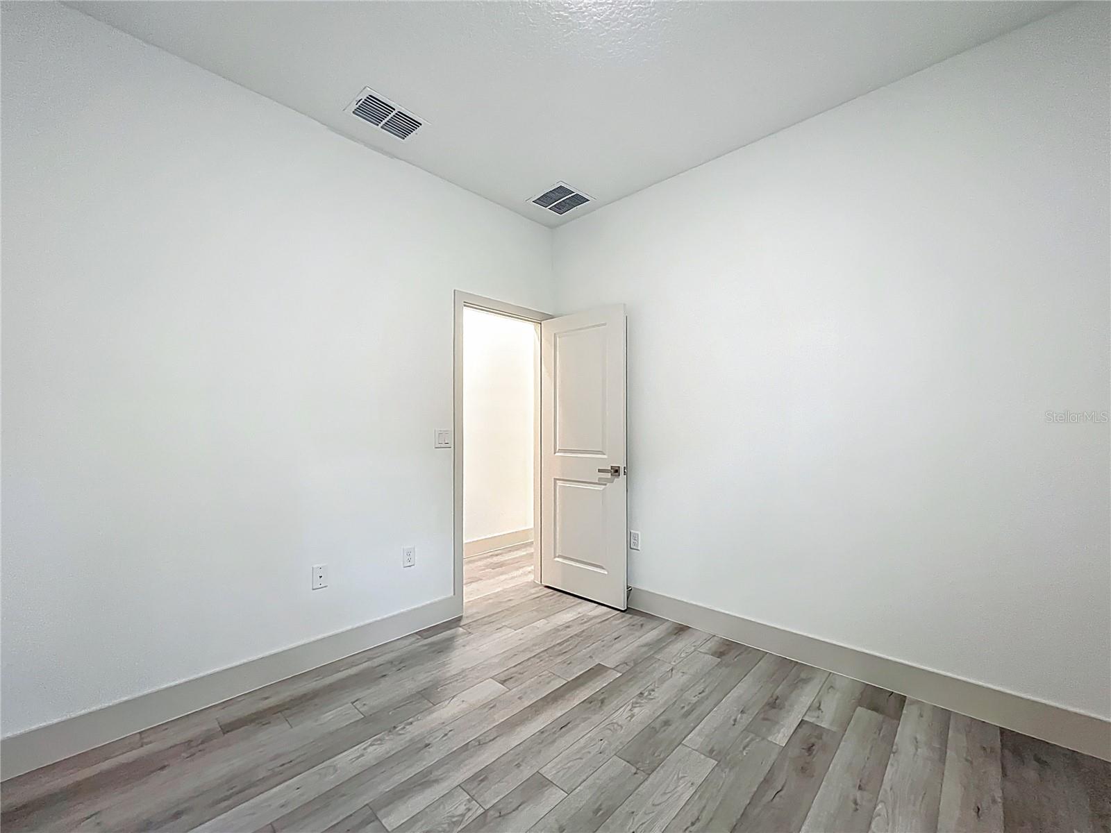 11570 N KENLAKE CIR