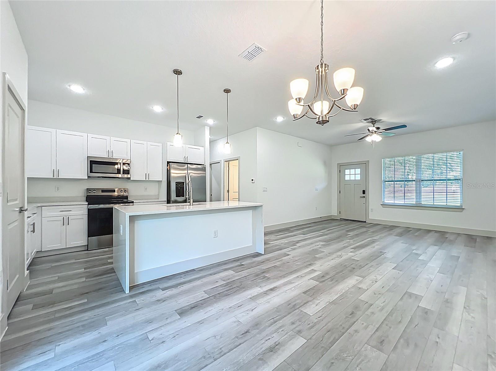 11570 N KENLAKE CIR