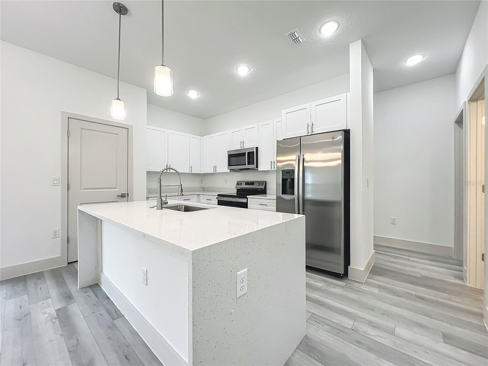 11570 N KENLAKE CIR