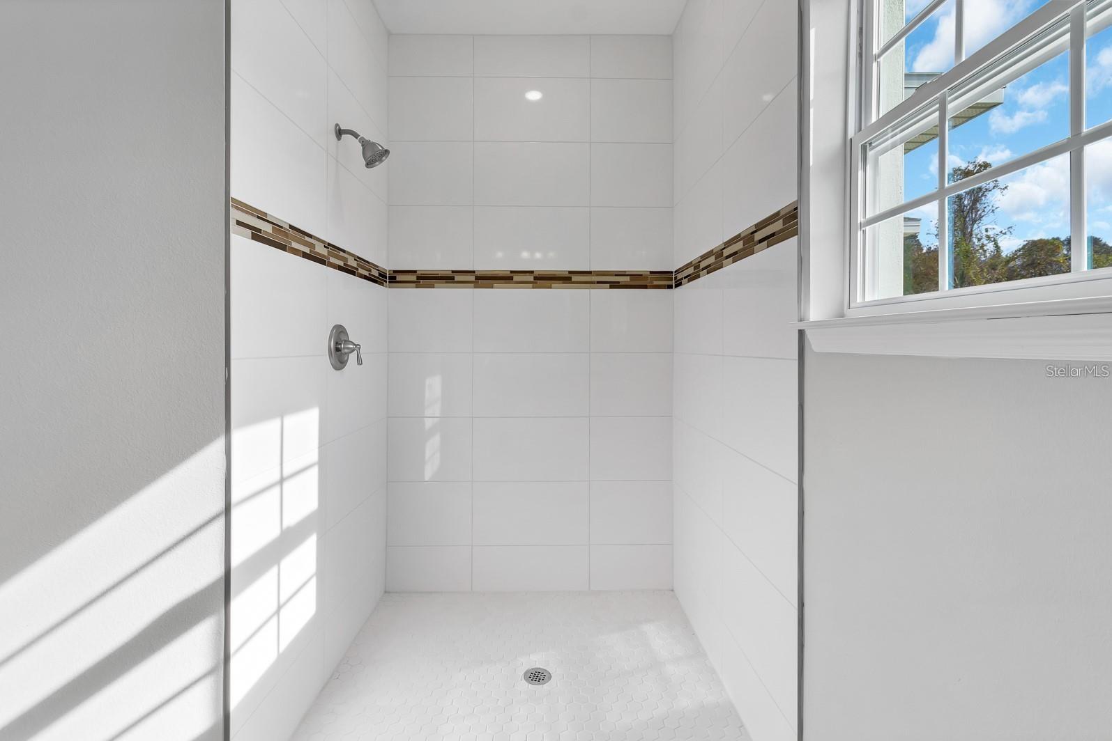 11570 N KENLAKE CIR