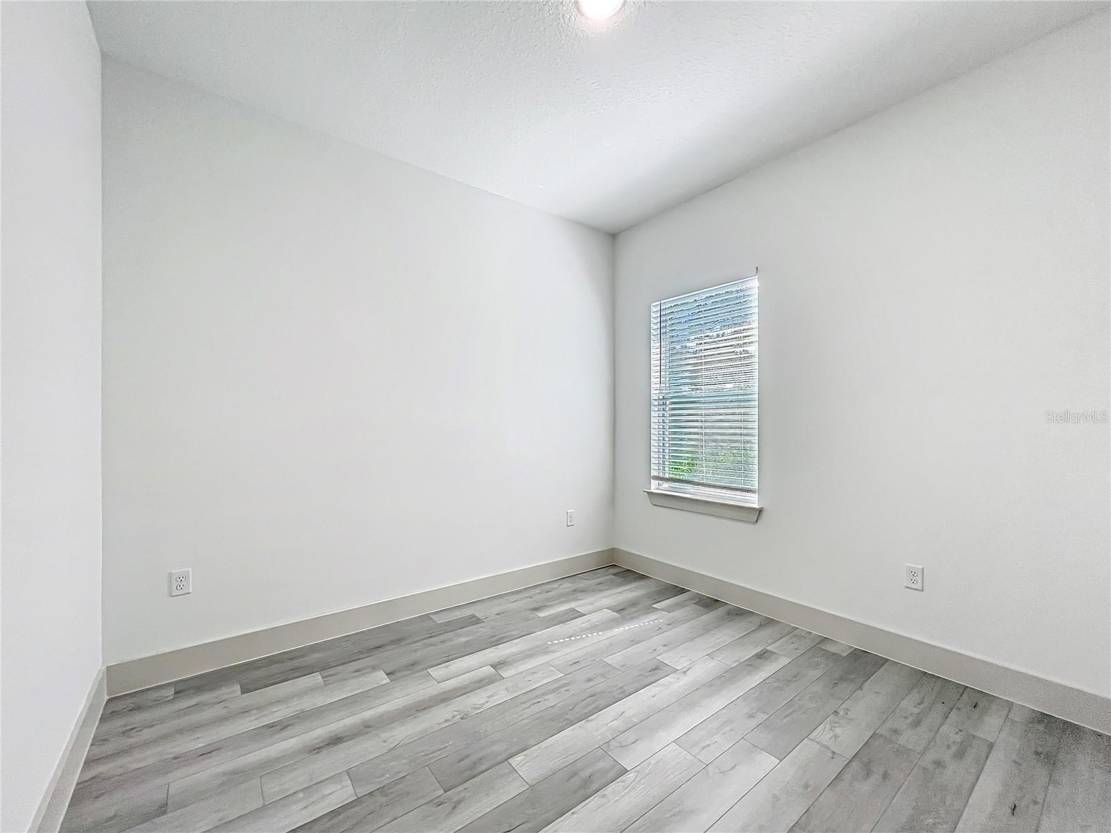 11570 N KENLAKE CIR