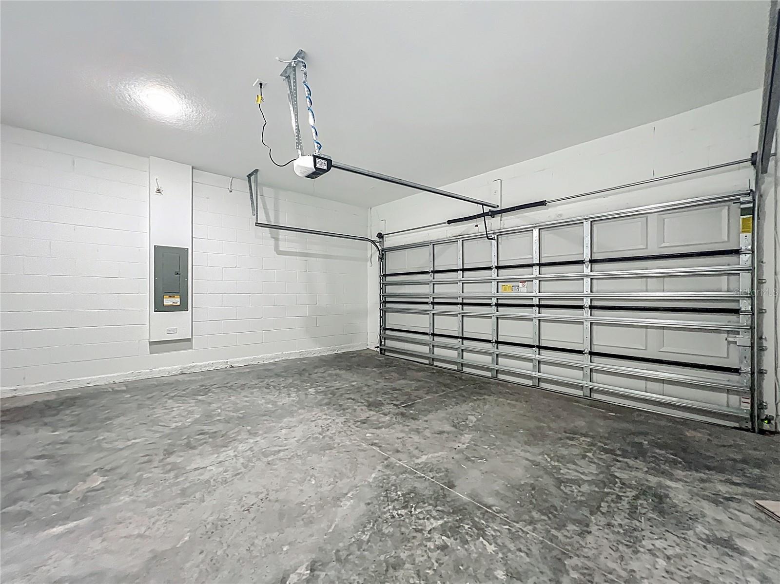 11570 N KENLAKE CIR