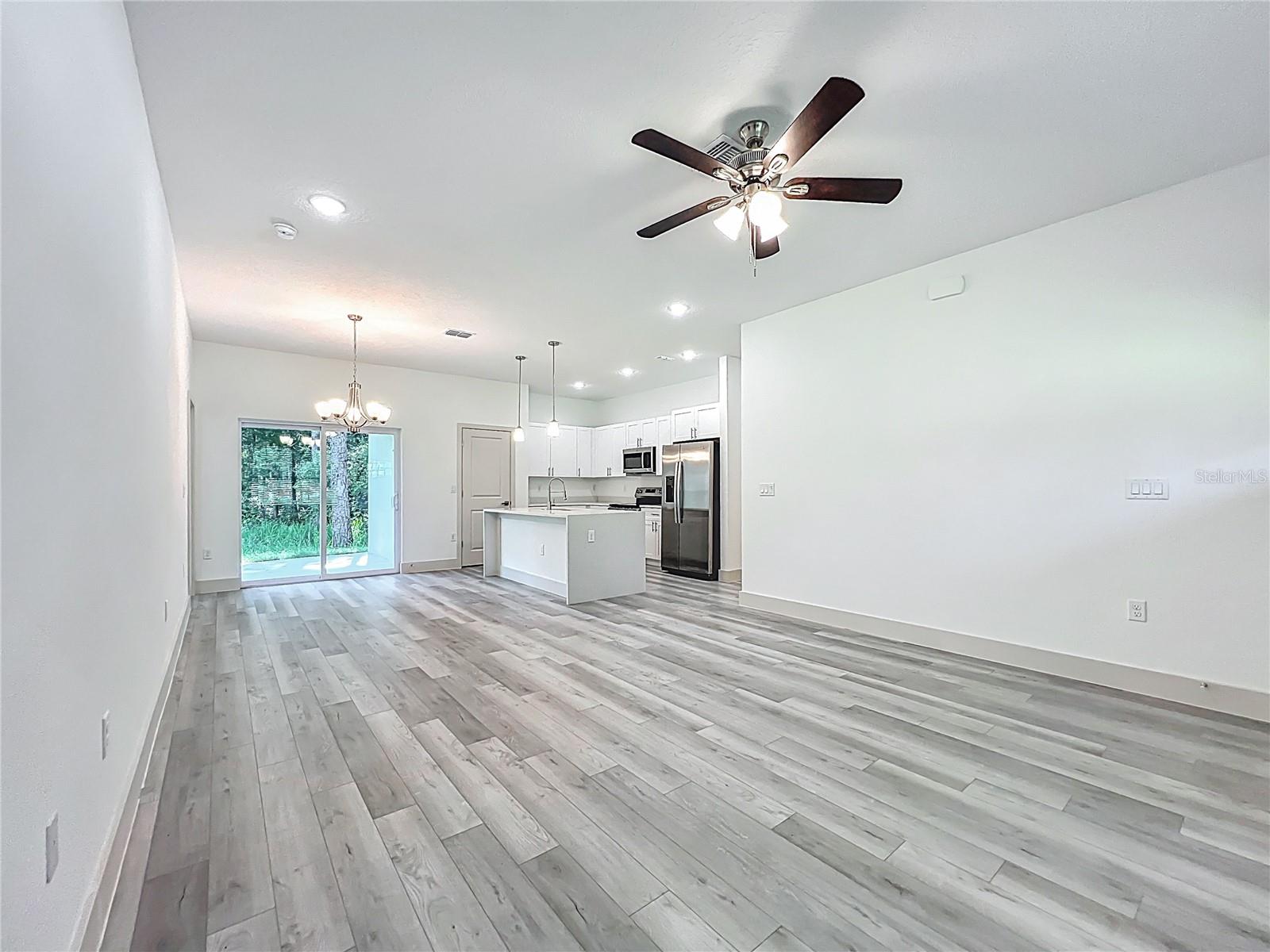 11570 N KENLAKE CIR