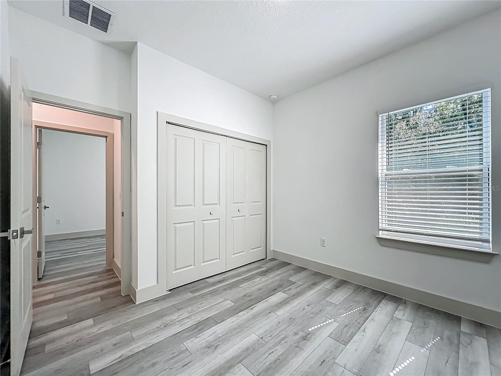 11570 N KENLAKE CIR