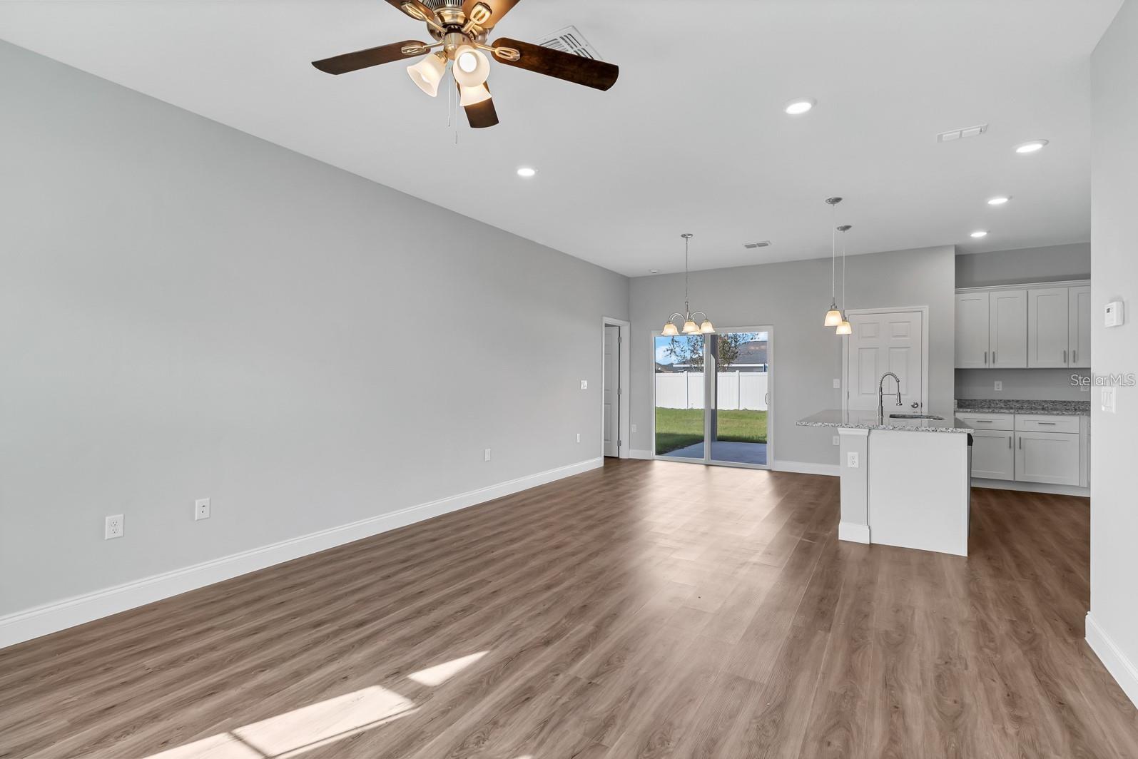 11570 N KENLAKE CIR