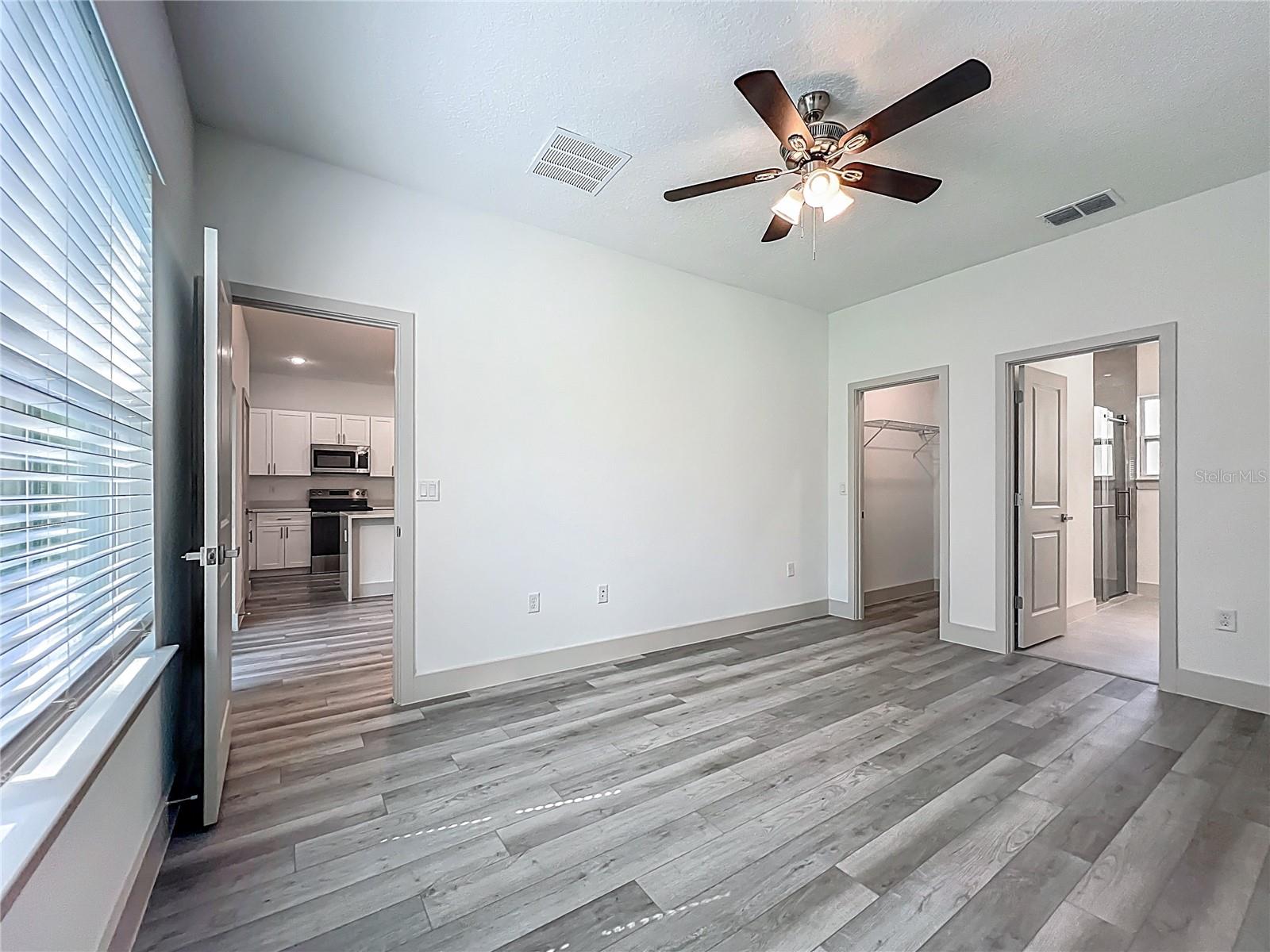 11570 N KENLAKE CIR
